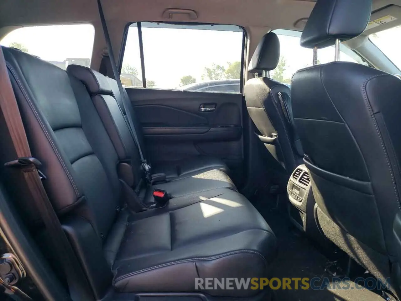 11 Photograph of a damaged car 5FNYF6H26MB077053 HONDA PILOT 2021