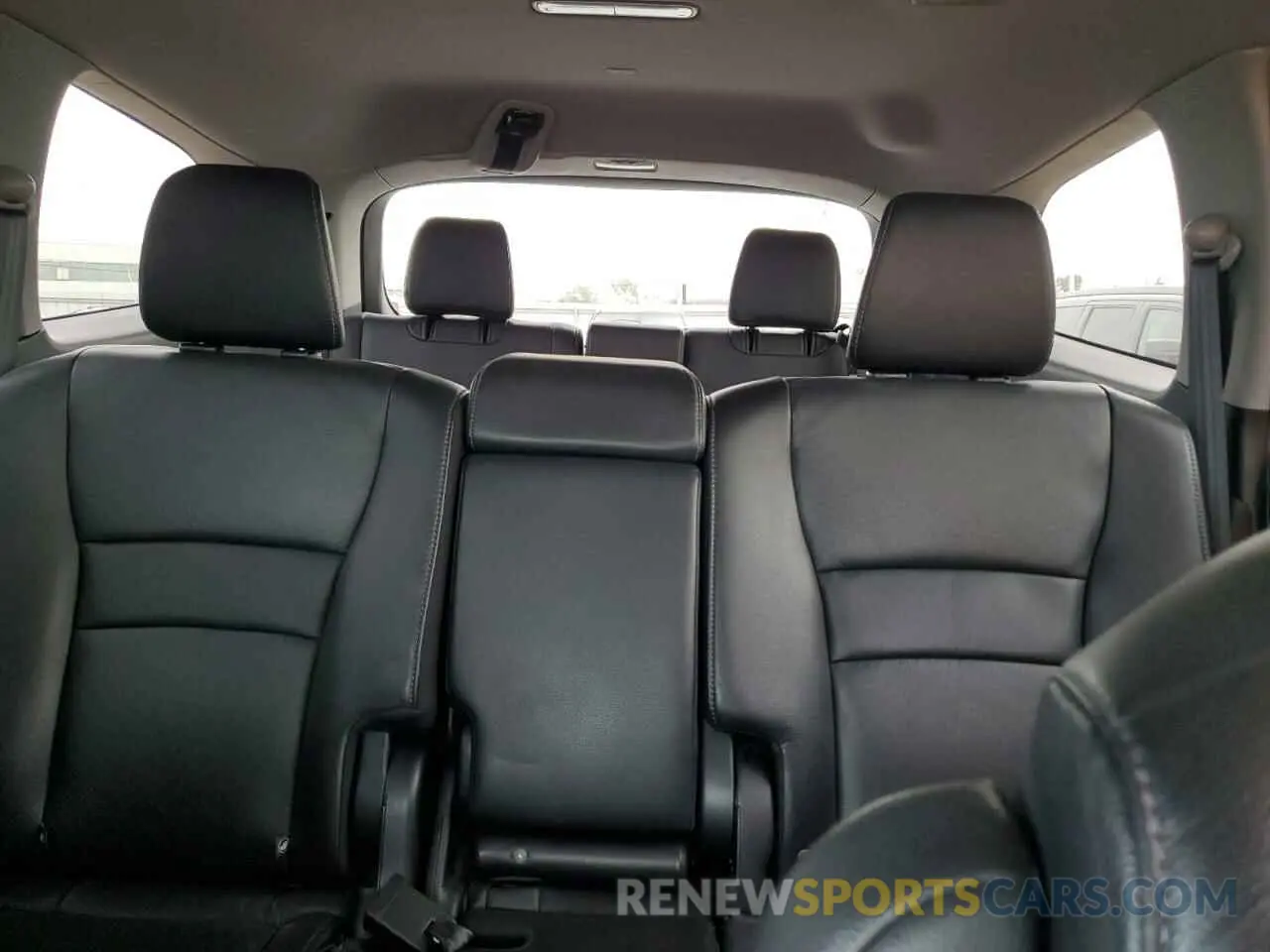 10 Photograph of a damaged car 5FNYF6H27MB002457 HONDA PILOT 2021