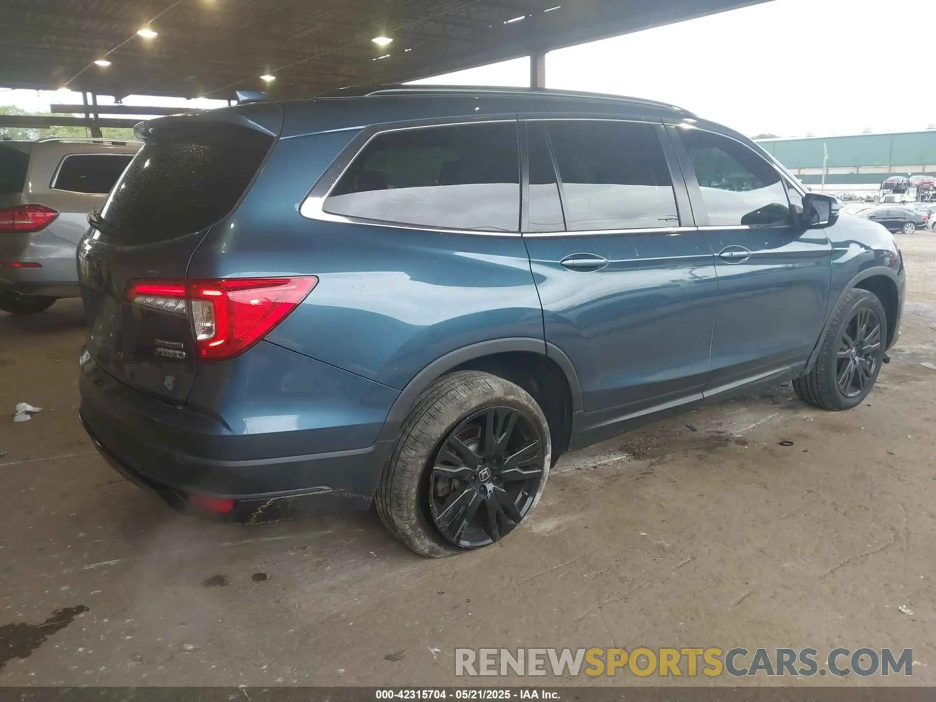 4 Photograph of a damaged car 5FNYF6H27MB096582 HONDA PILOT 2021