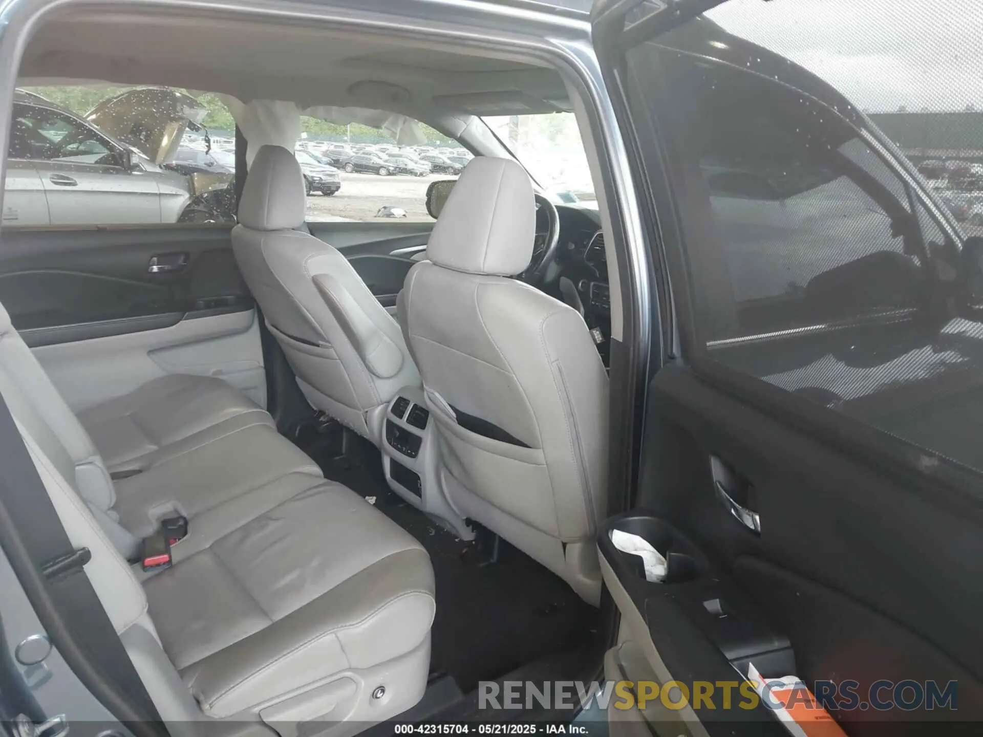 8 Photograph of a damaged car 5FNYF6H27MB096582 HONDA PILOT 2021