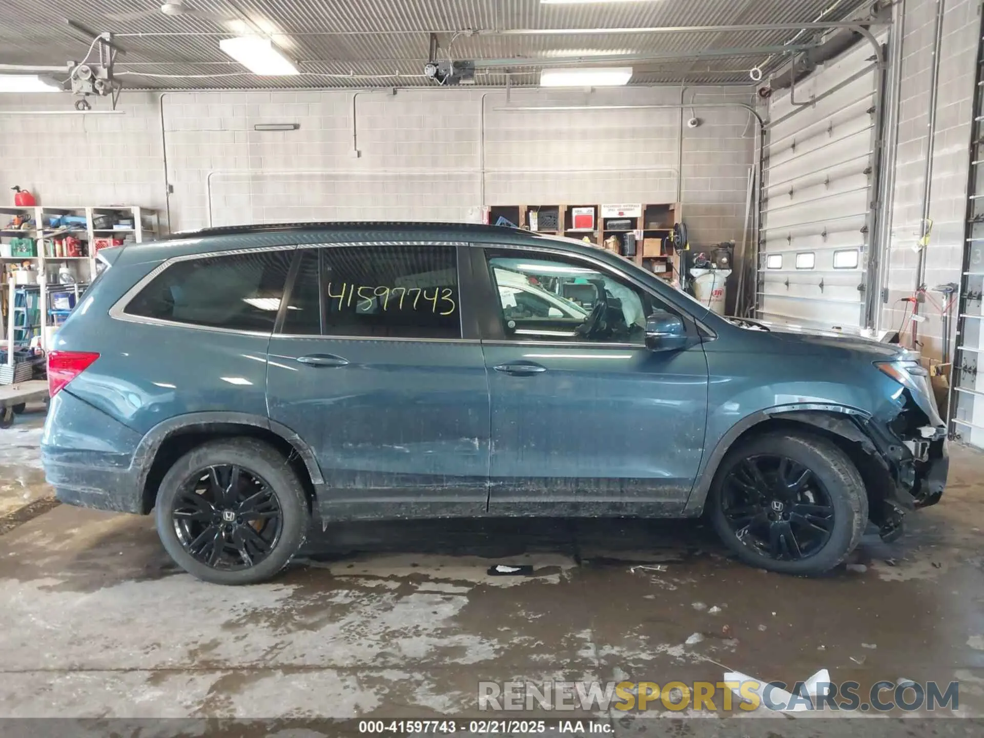 13 Photograph of a damaged car 5FNYF6H28MB009000 HONDA PILOT 2021