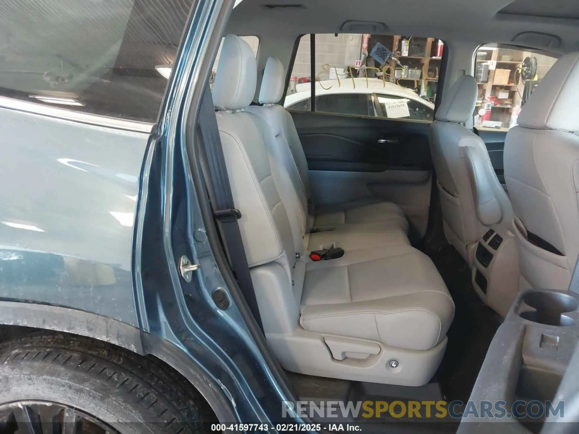 8 Photograph of a damaged car 5FNYF6H28MB009000 HONDA PILOT 2021