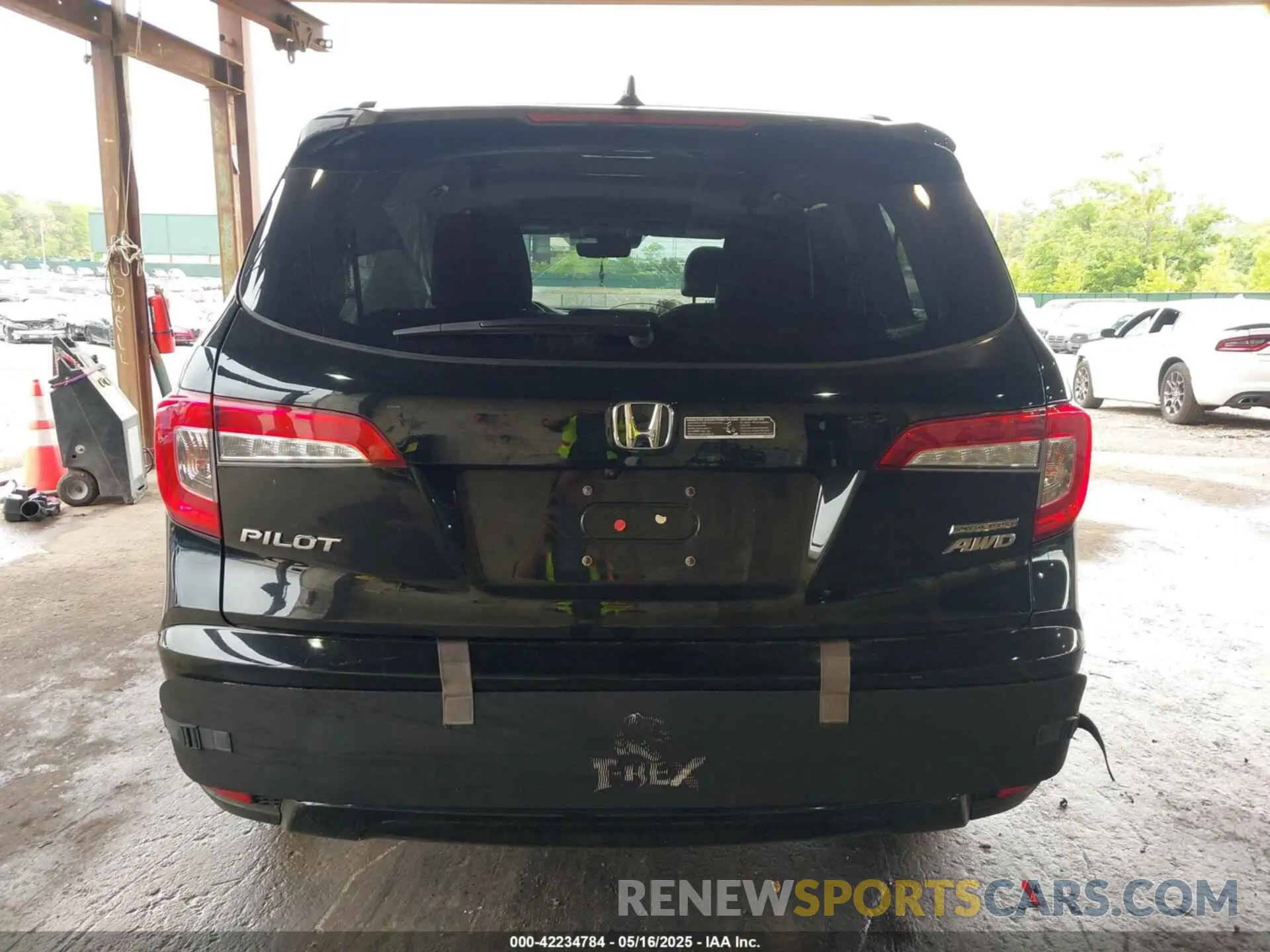 16 Photograph of a damaged car 5FNYF6H28MB065468 HONDA PILOT 2021