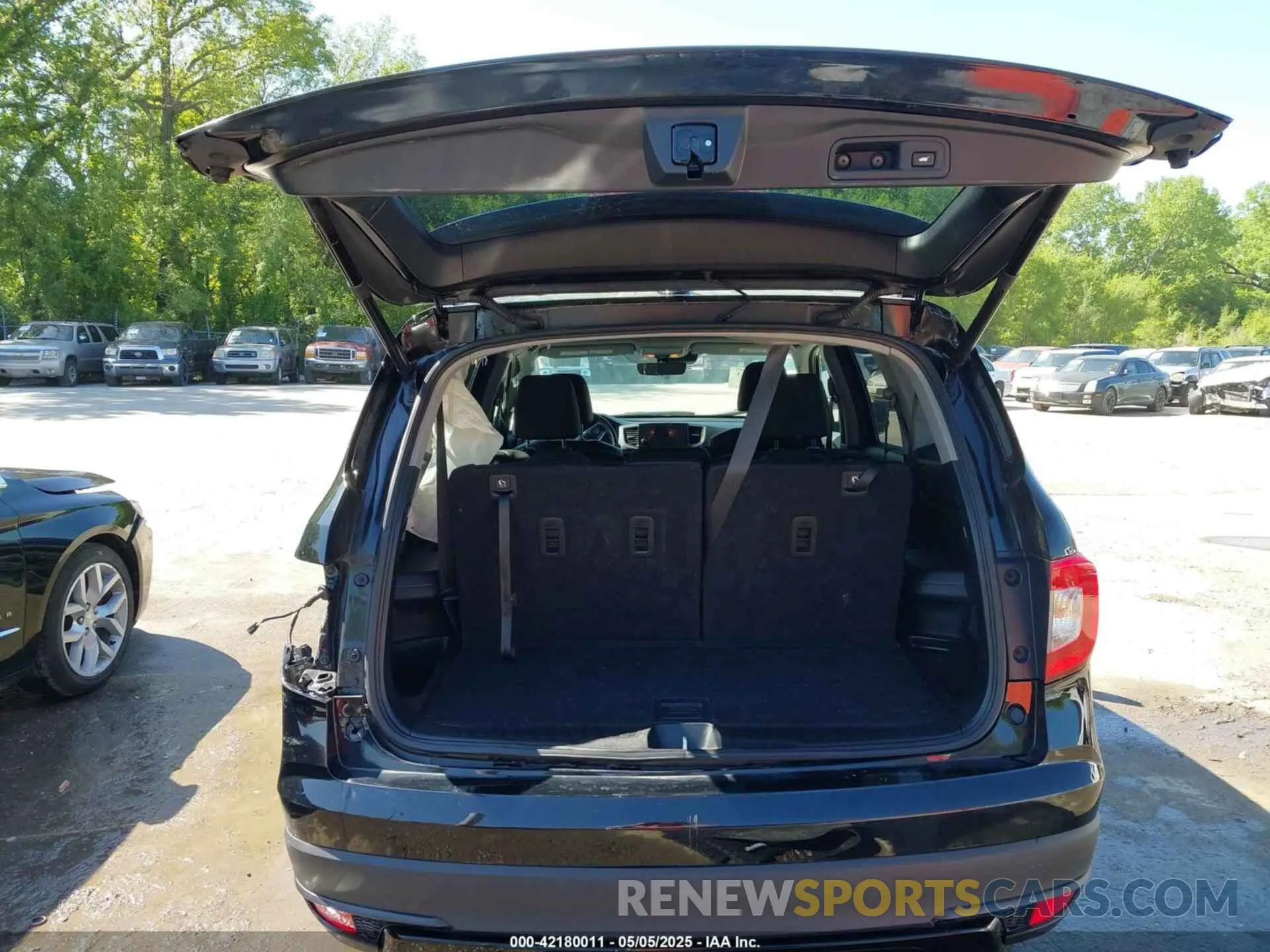 17 Photograph of a damaged car 5FNYF6H29MB083526 HONDA PILOT 2021