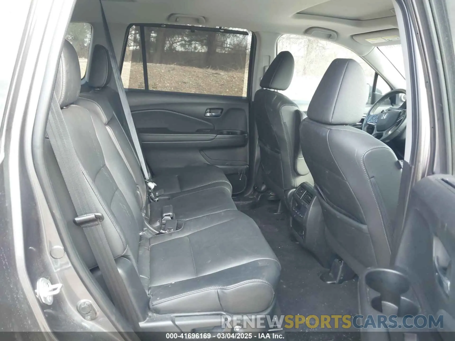 8 Photograph of a damaged car 5FNYF6H29MB087317 HONDA PILOT 2021