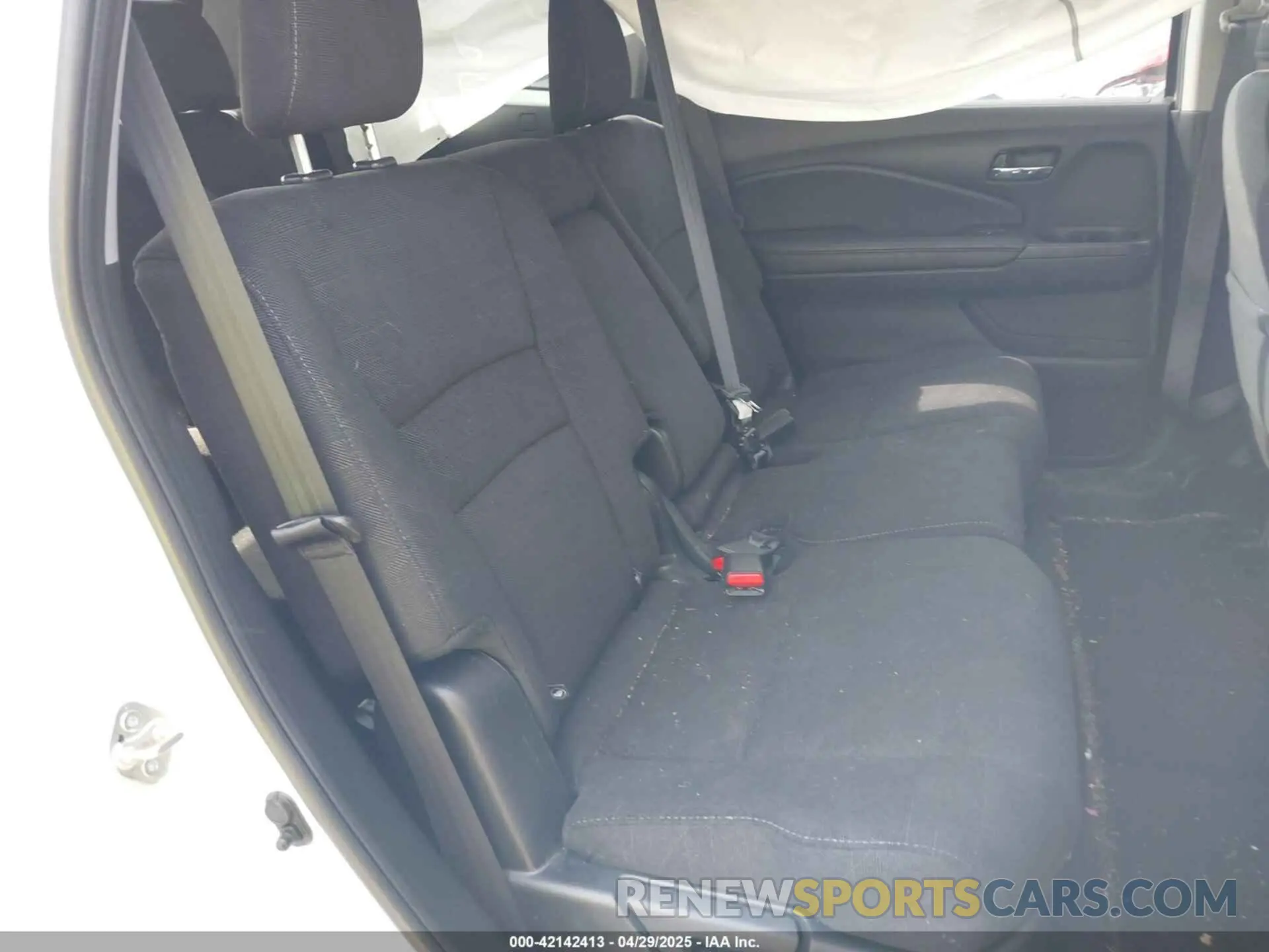 8 Photograph of a damaged car 5FNYF6H39MB022413 HONDA PILOT 2021