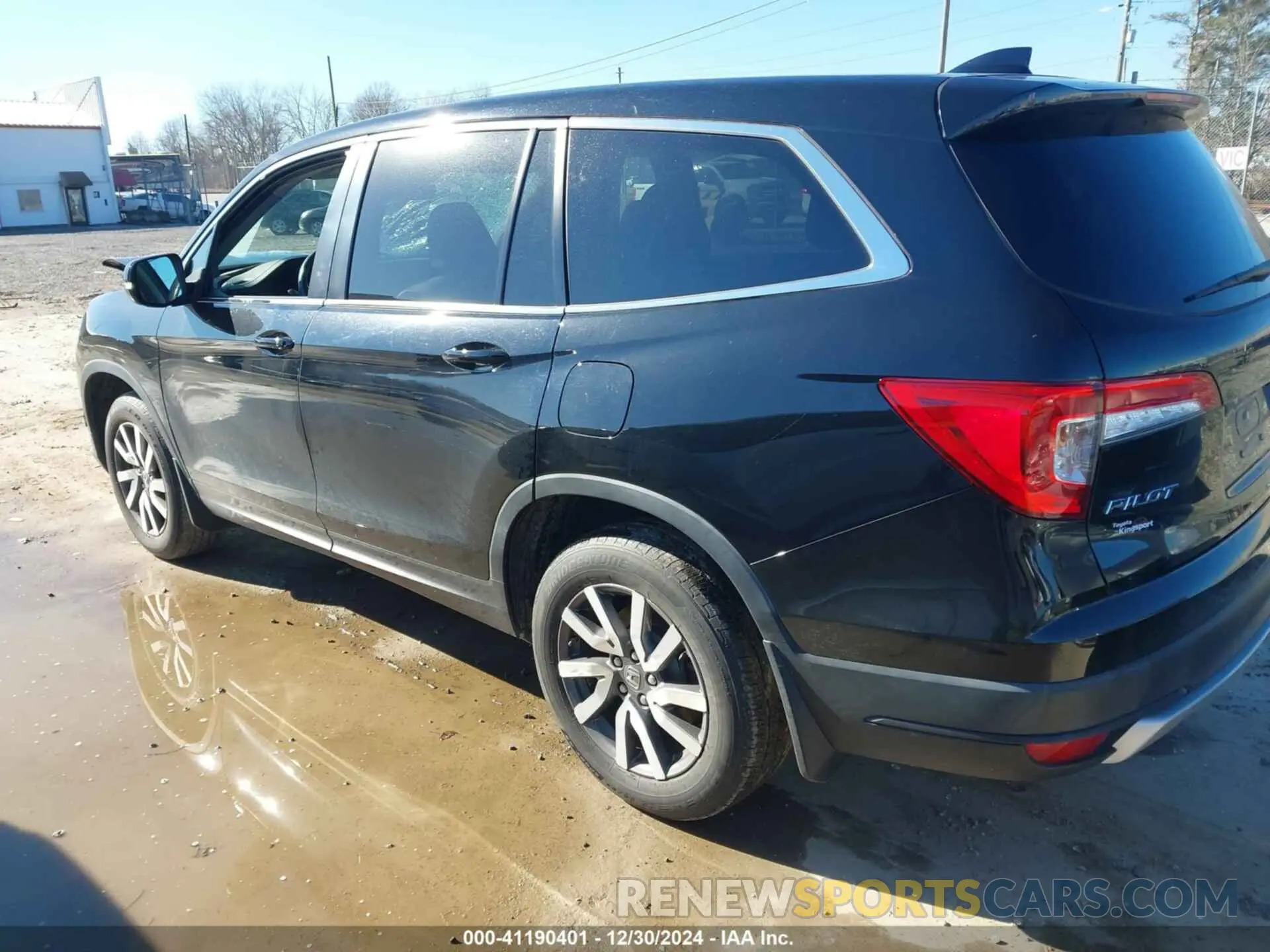 3 Photograph of a damaged car 5FNYF6H50MB081996 HONDA PILOT 2021