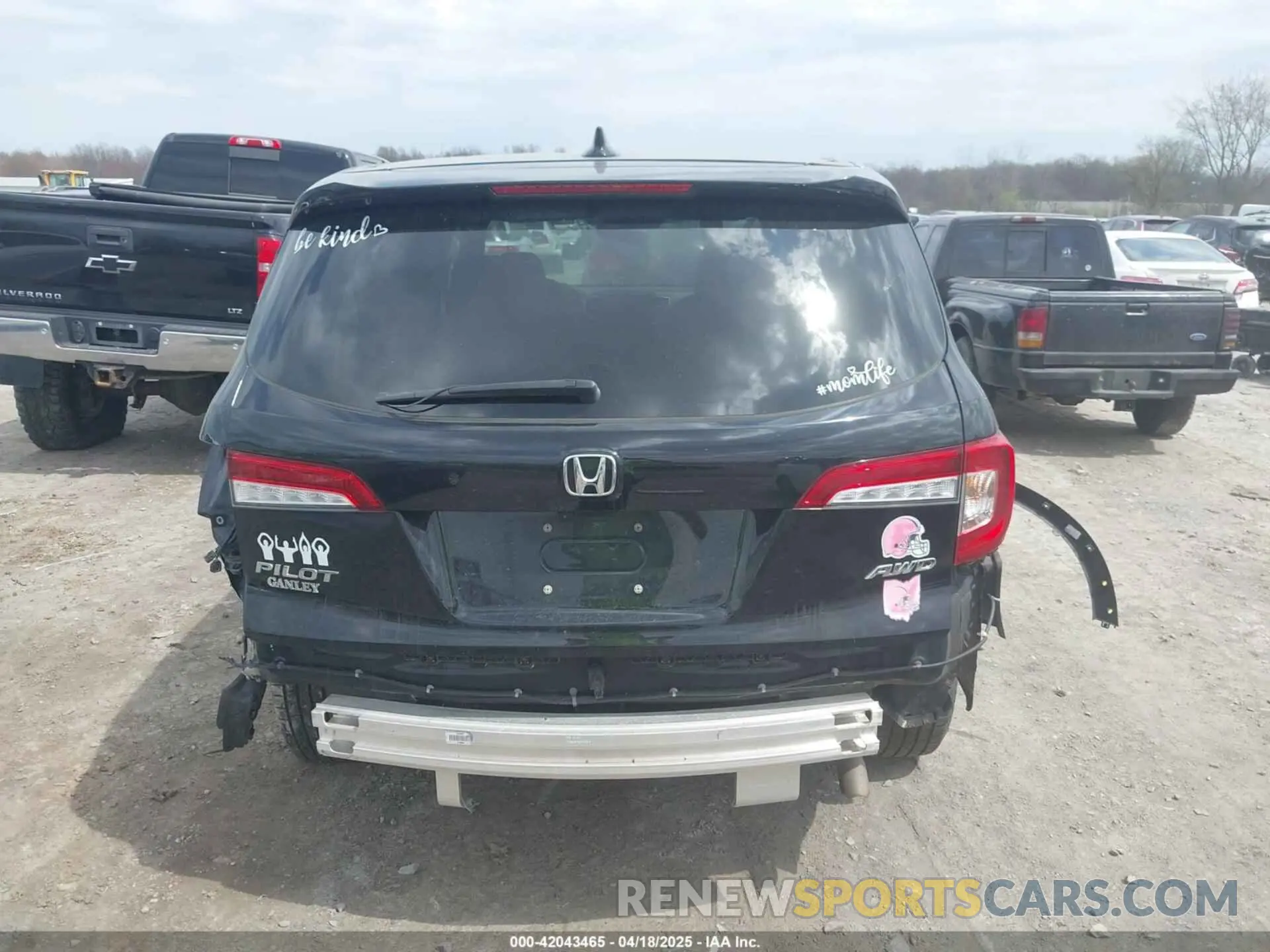 17 Photograph of a damaged car 5FNYF6H51MB069839 HONDA PILOT 2021