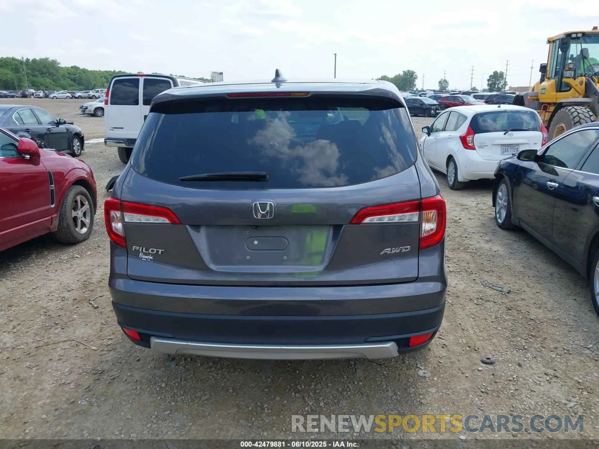 17 Photograph of a damaged car 5FNYF6H51MB077312 HONDA PILOT 2021