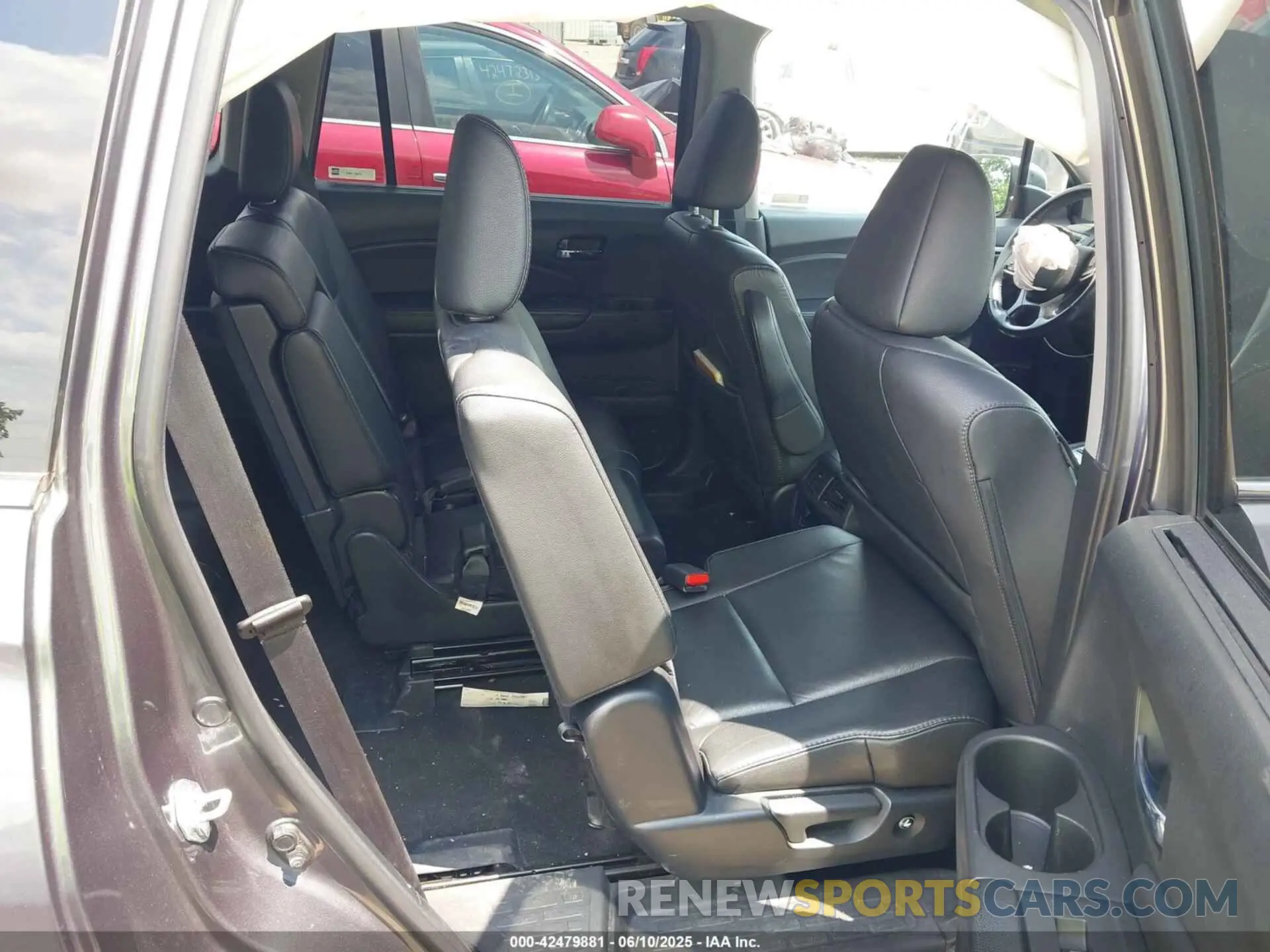 8 Photograph of a damaged car 5FNYF6H51MB077312 HONDA PILOT 2021