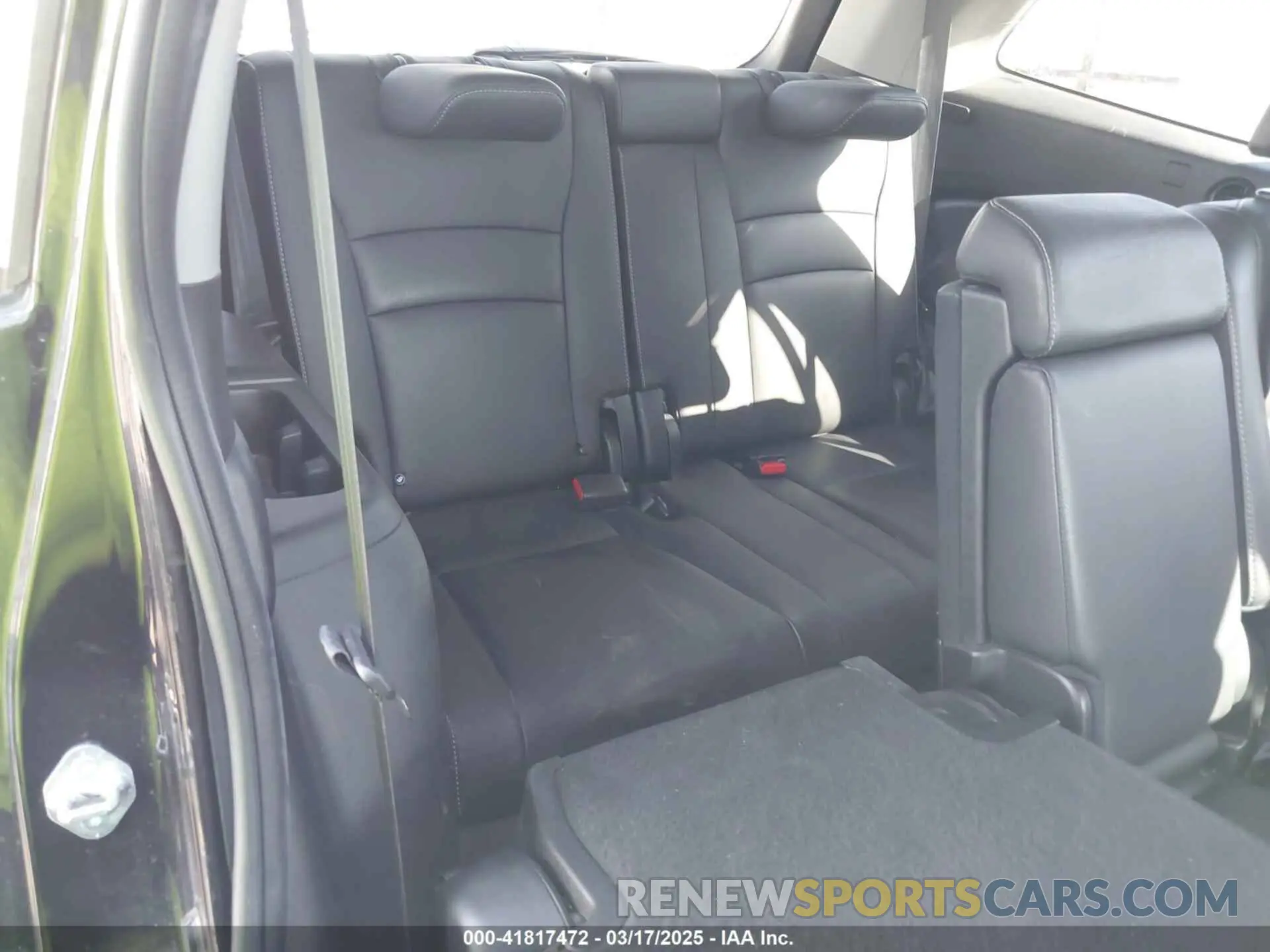 18 Photograph of a damaged car 5FNYF6H51MB084857 HONDA PILOT 2021