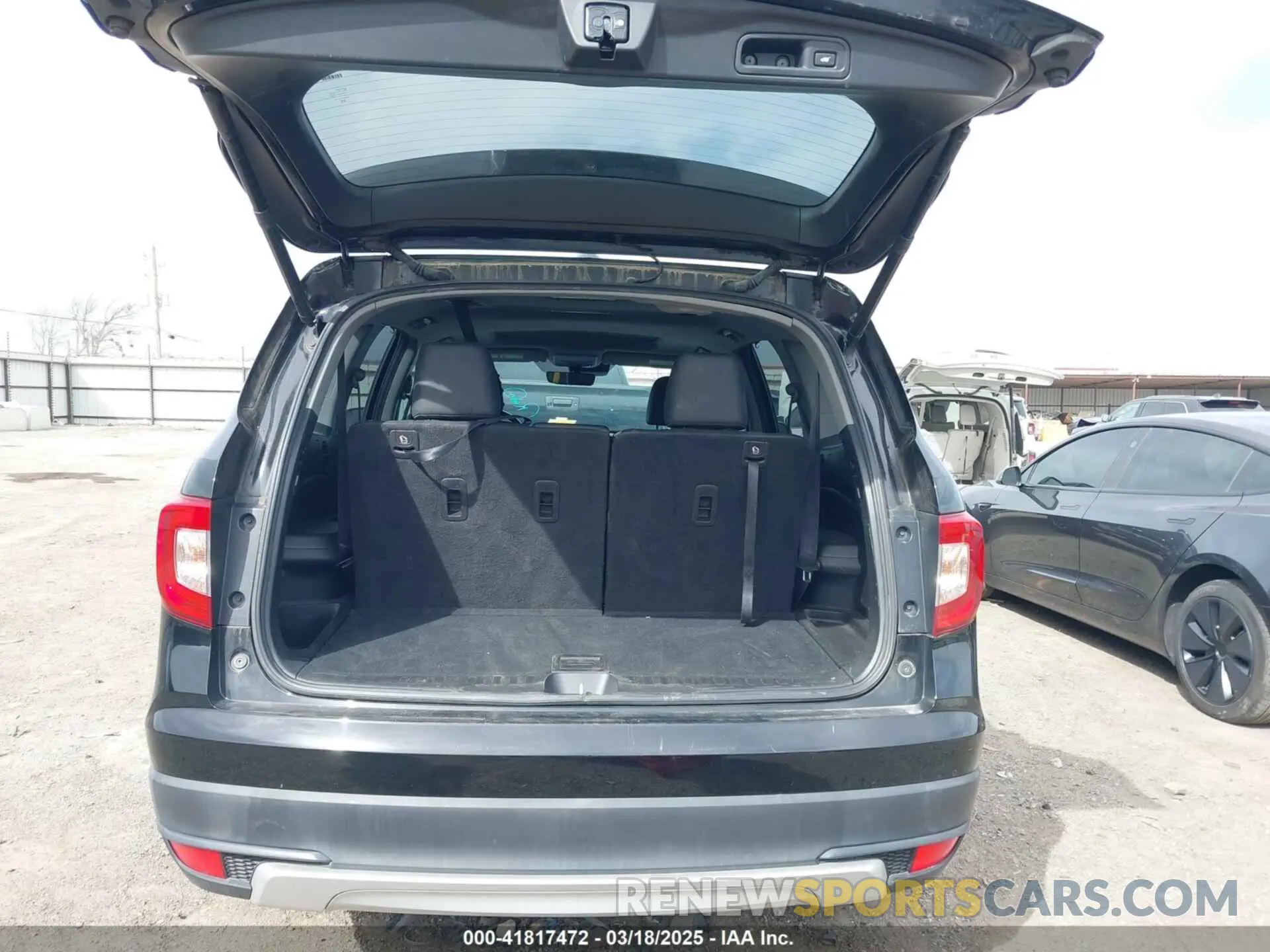 19 Photograph of a damaged car 5FNYF6H51MB084857 HONDA PILOT 2021