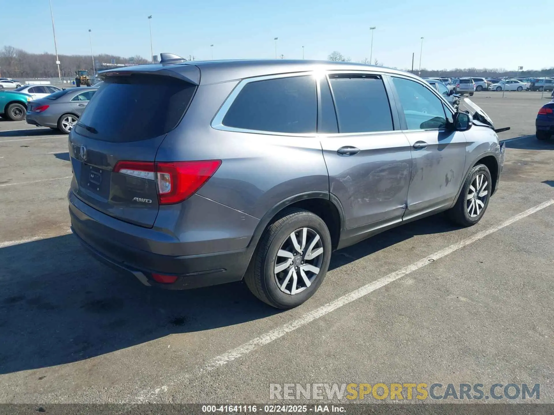 4 Photograph of a damaged car 5FNYF6H54MB028203 HONDA PILOT 2021
