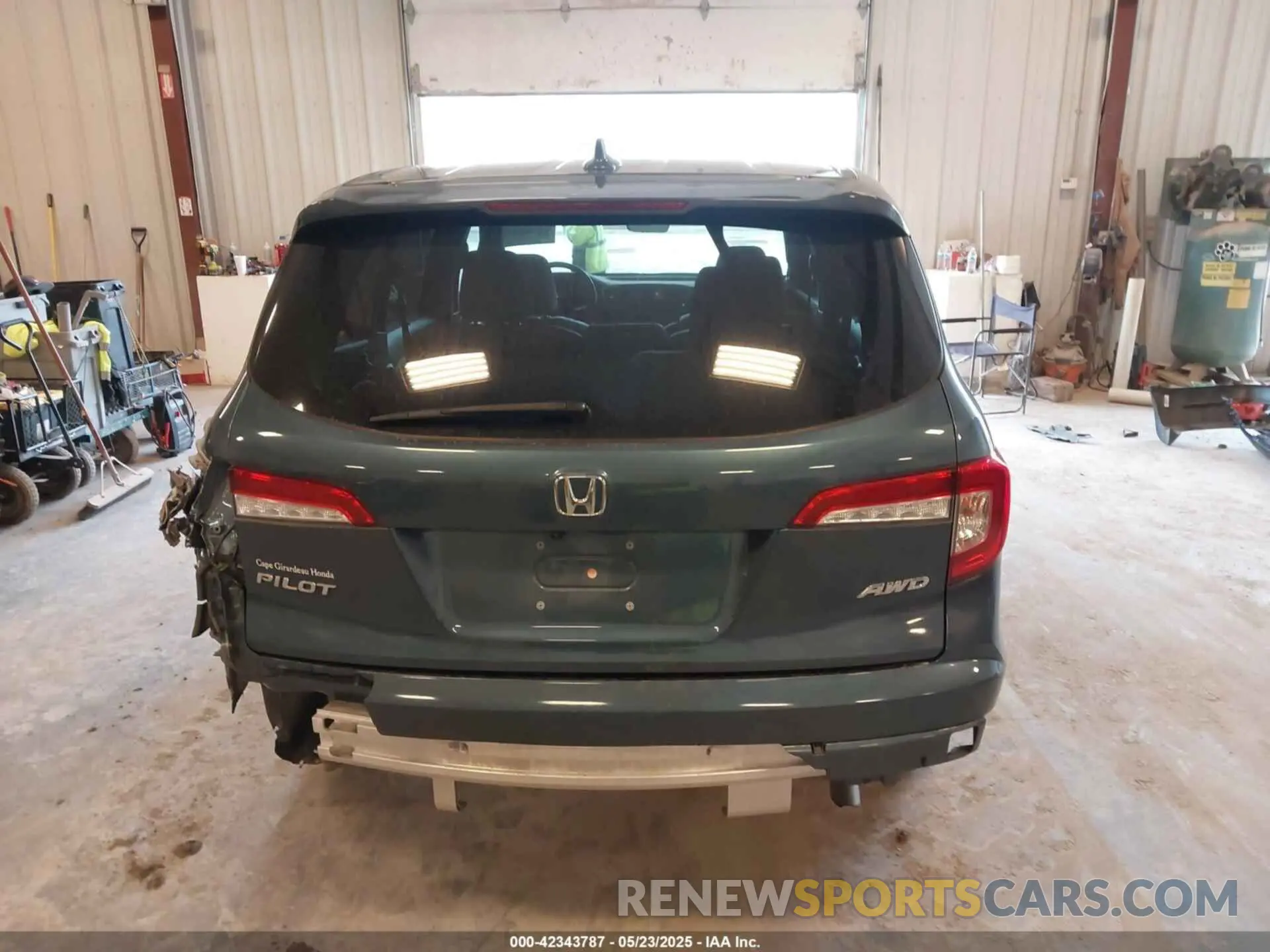 16 Photograph of a damaged car 5FNYF6H54MB082455 HONDA PILOT 2021