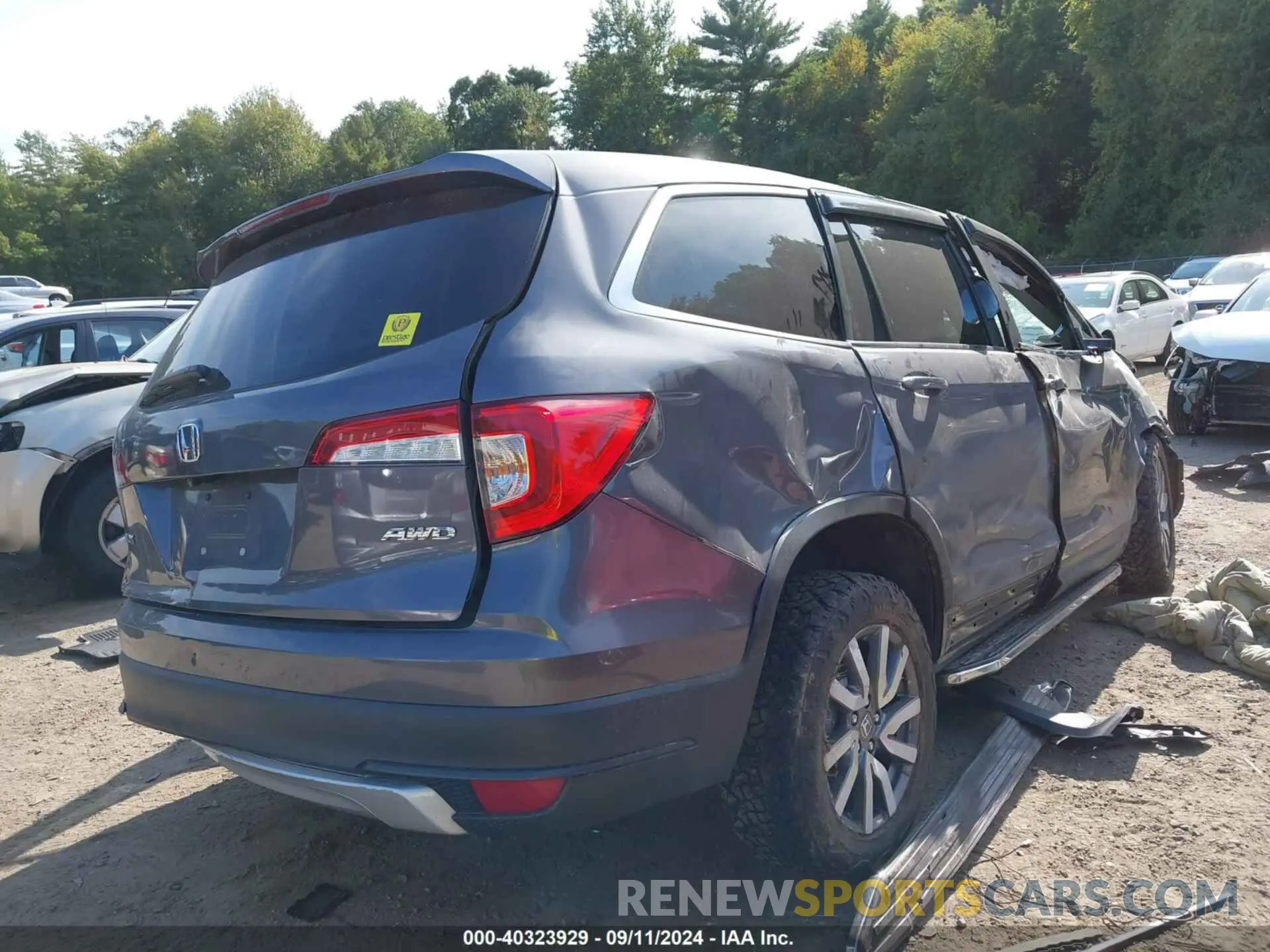 4 Photograph of a damaged car 5FNYF6H56MB010172 HONDA PILOT 2021