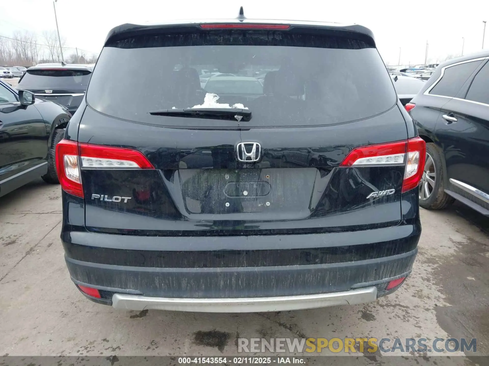 17 Photograph of a damaged car 5FNYF6H56MB013198 HONDA PILOT 2021