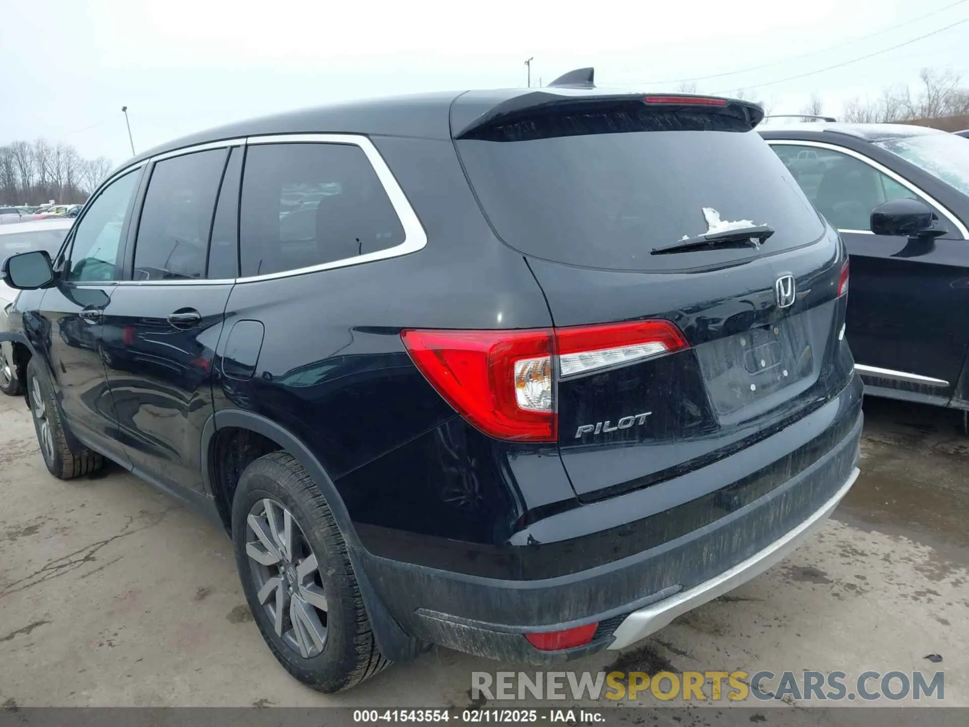 3 Photograph of a damaged car 5FNYF6H56MB013198 HONDA PILOT 2021