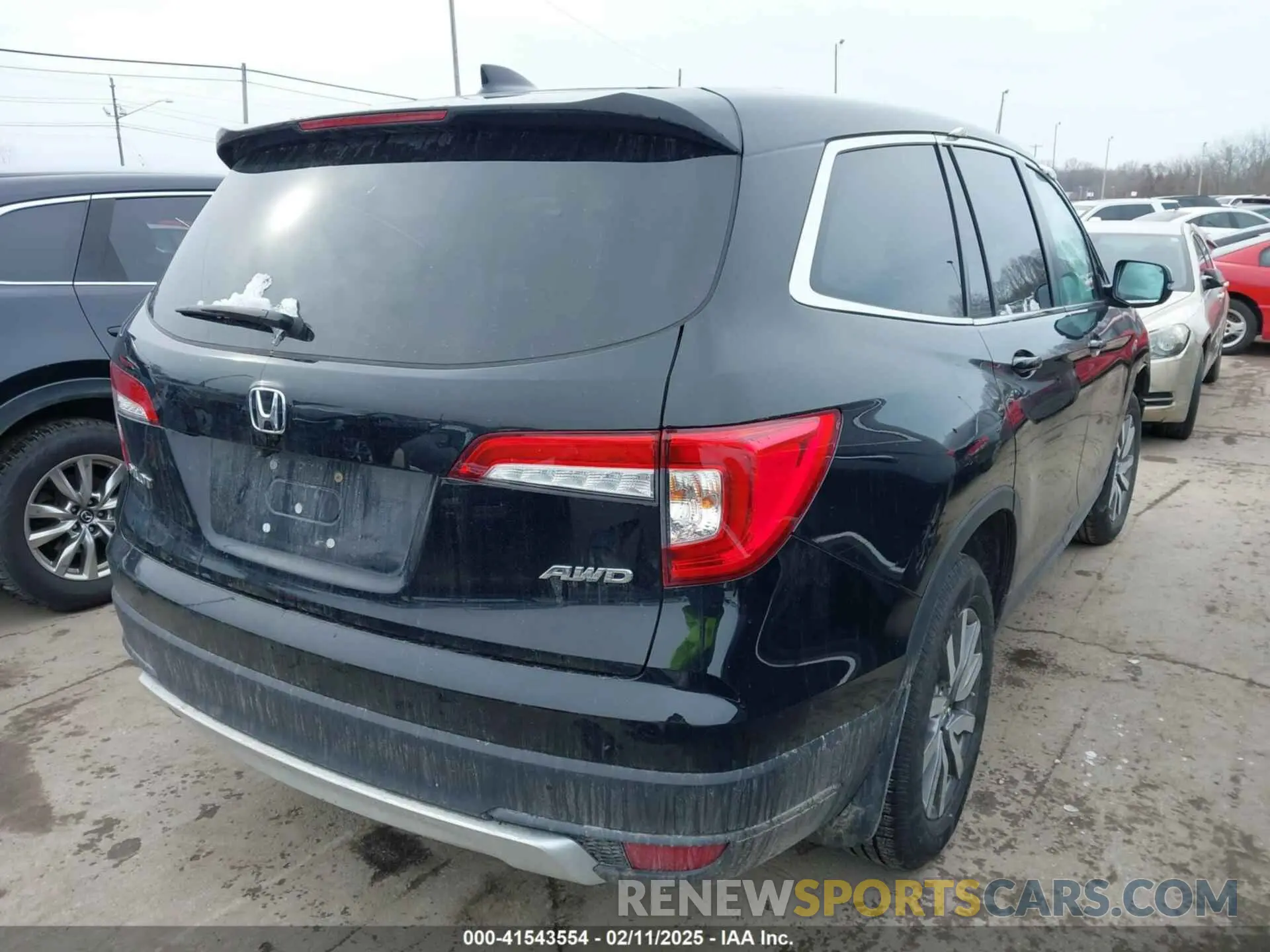 4 Photograph of a damaged car 5FNYF6H56MB013198 HONDA PILOT 2021