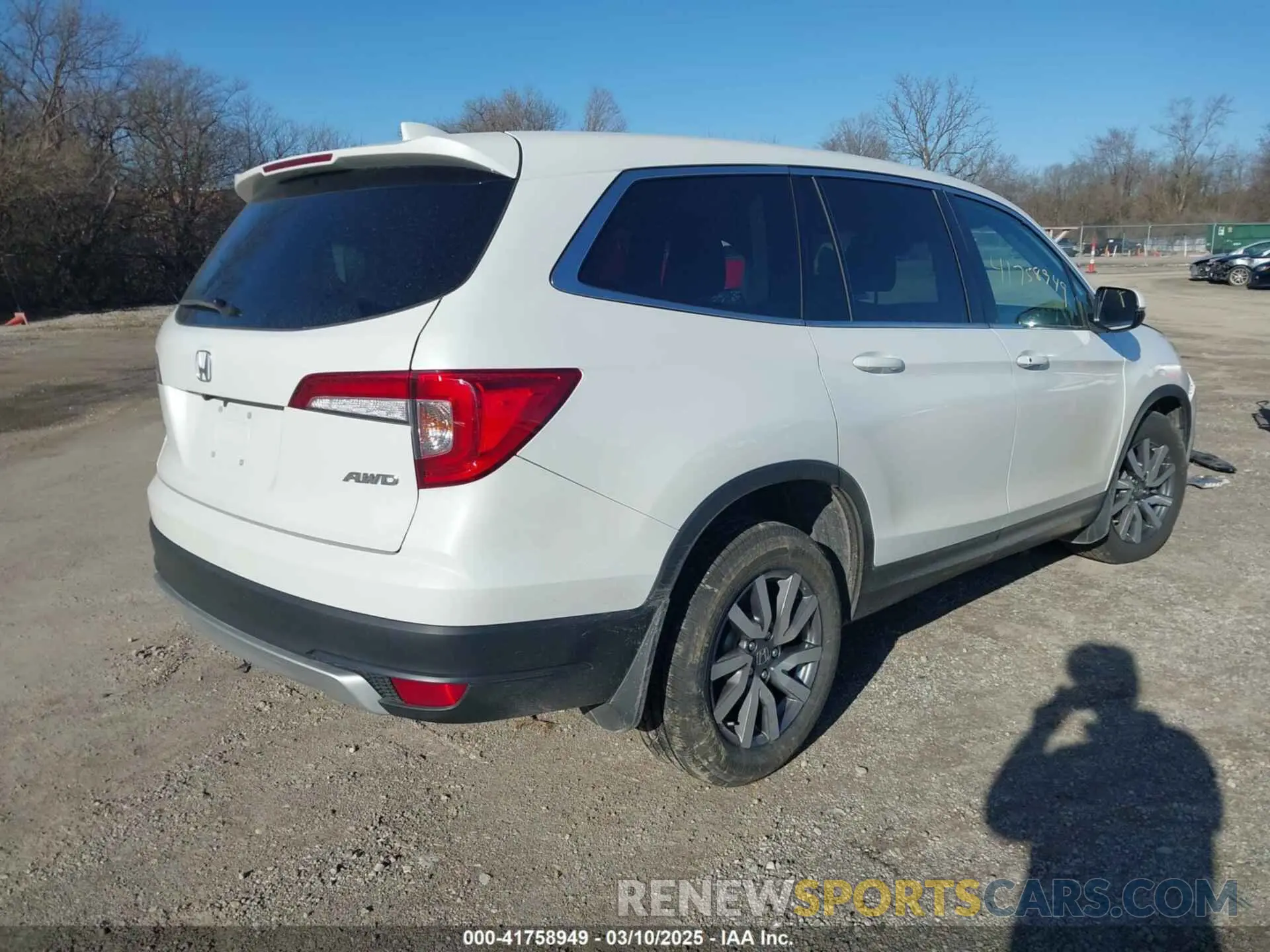 4 Photograph of a damaged car 5FNYF6H56MB049800 HONDA PILOT 2021