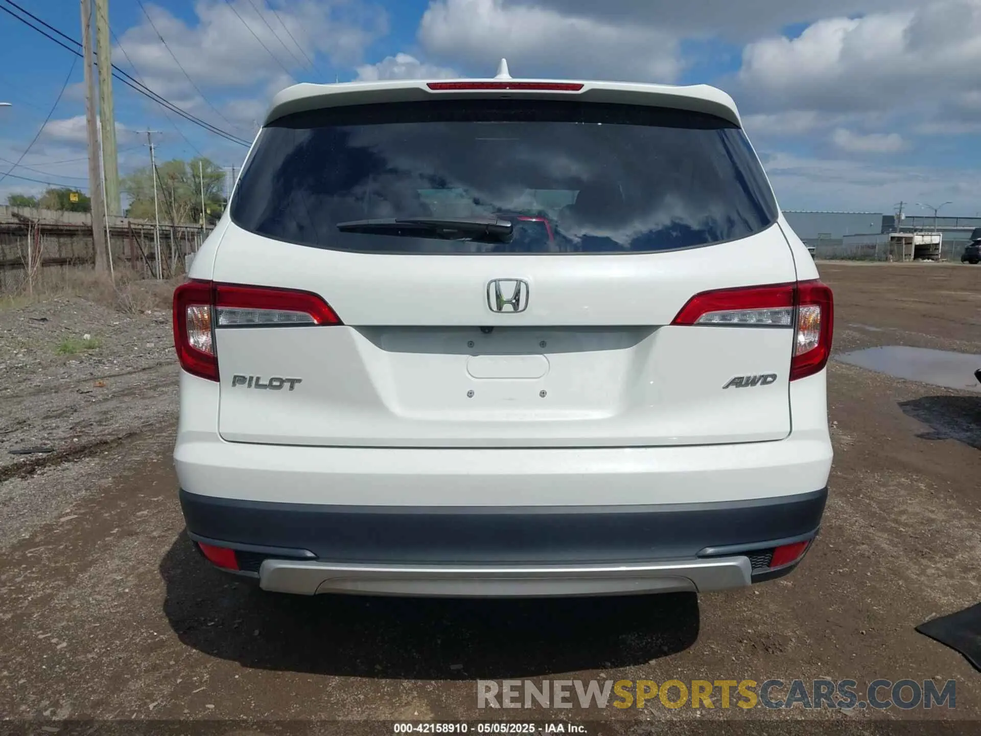 17 Photograph of a damaged car 5FNYF6H57MB054147 HONDA PILOT 2021