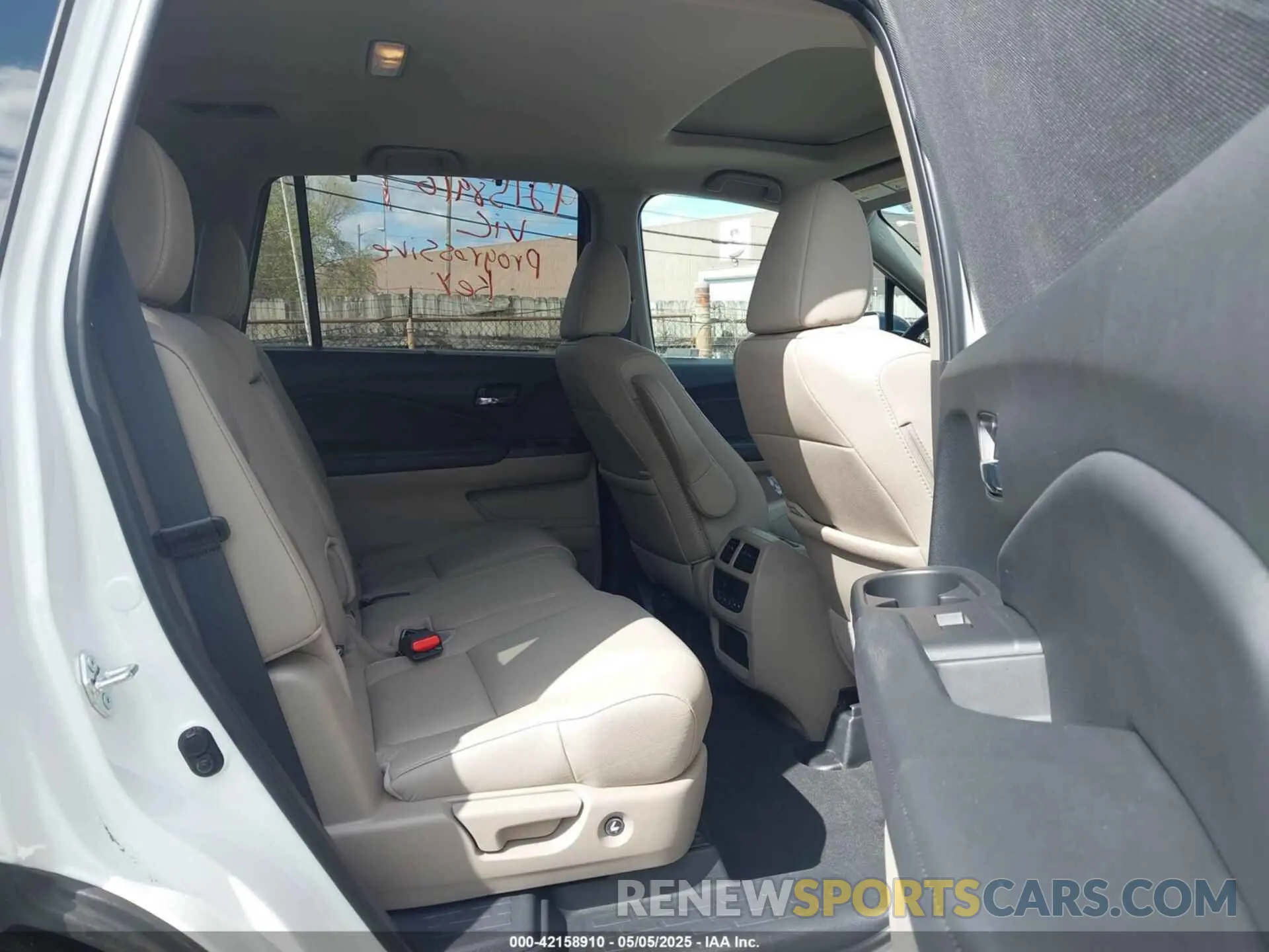 8 Photograph of a damaged car 5FNYF6H57MB054147 HONDA PILOT 2021