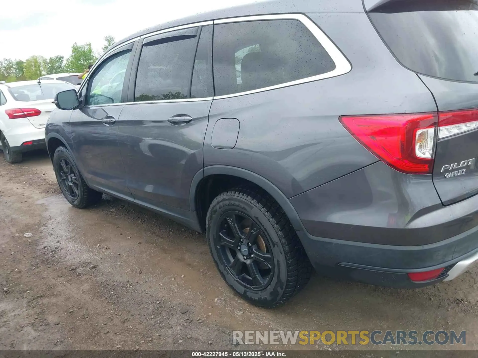 14 Photograph of a damaged car 5FNYF6H57MB072227 HONDA PILOT 2021