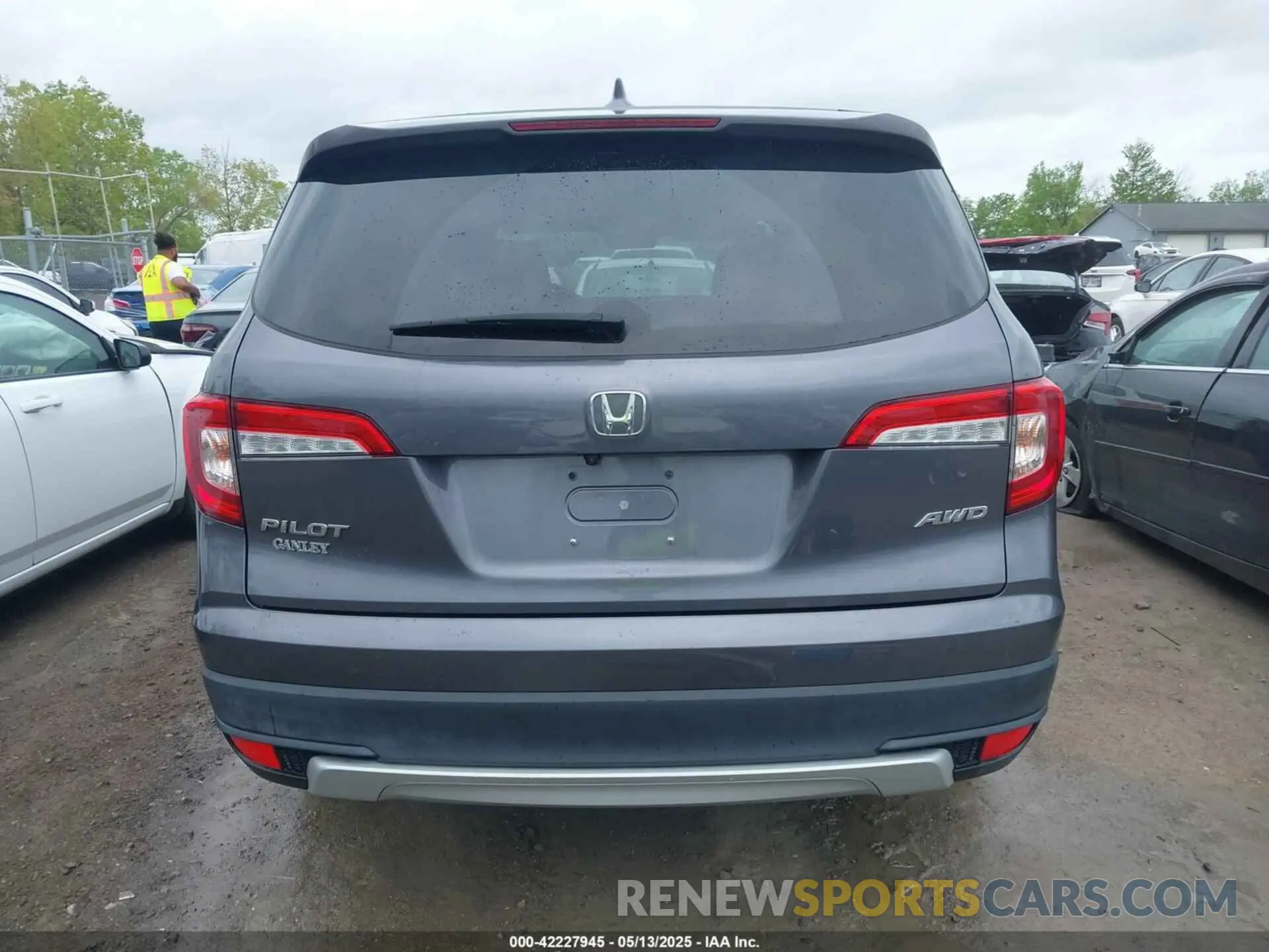 16 Photograph of a damaged car 5FNYF6H57MB072227 HONDA PILOT 2021