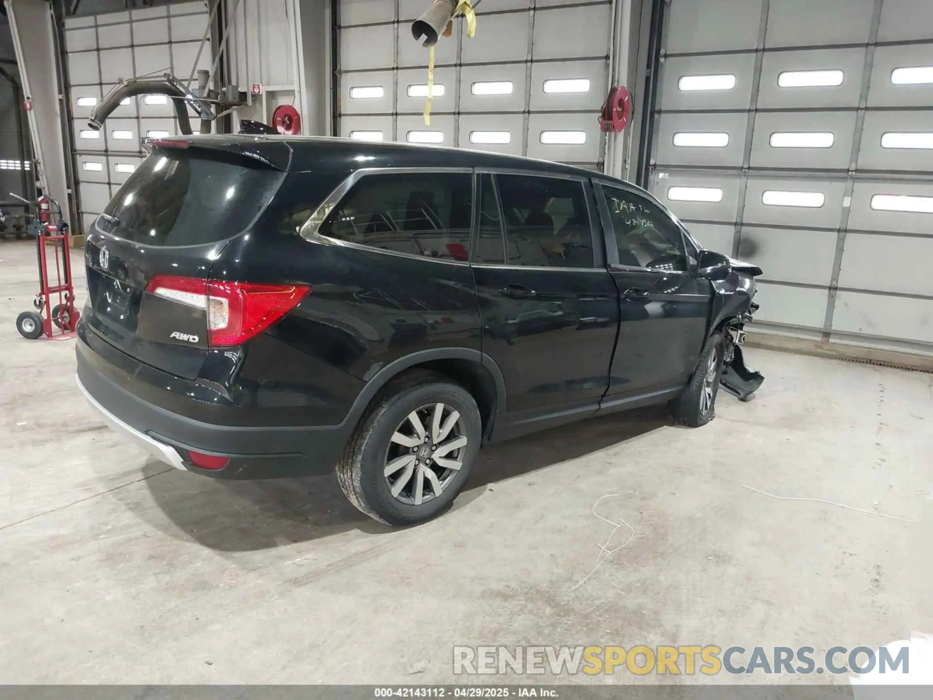 4 Photograph of a damaged car 5FNYF6H58MB092860 HONDA PILOT 2021