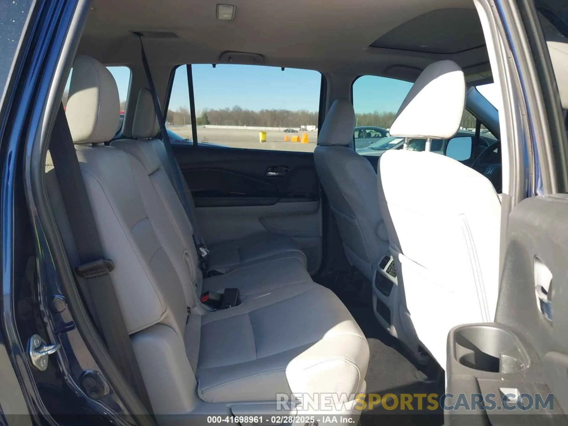 8 Photograph of a damaged car 5FNYF6H5XMB019425 HONDA PILOT 2021