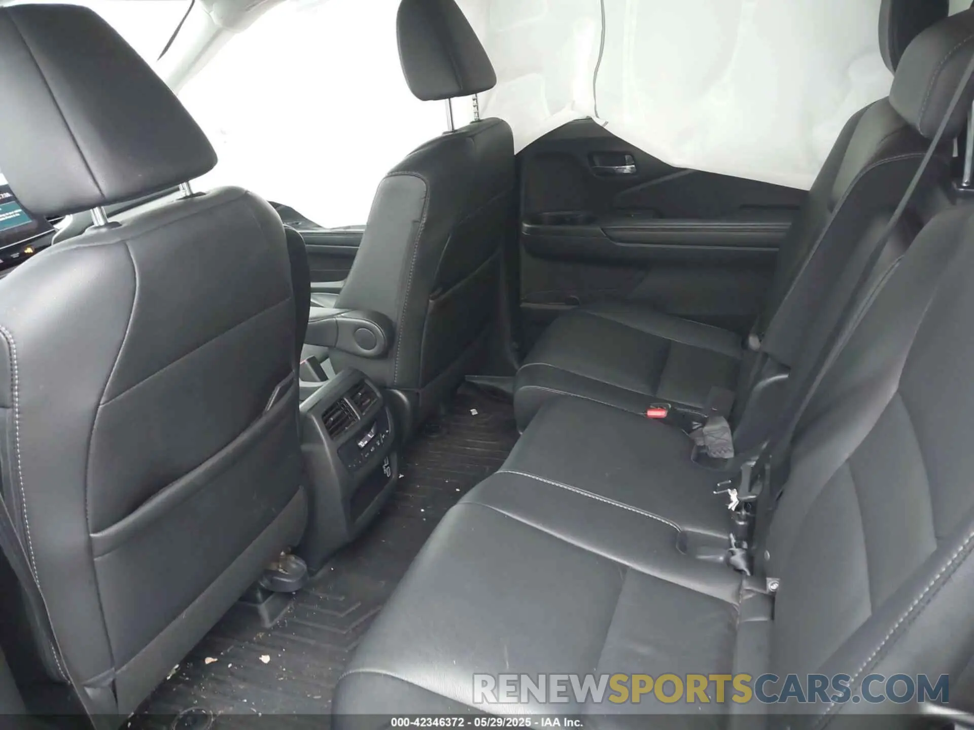 8 Photograph of a damaged car 5FNYF6H5XMB048102 HONDA PILOT 2021