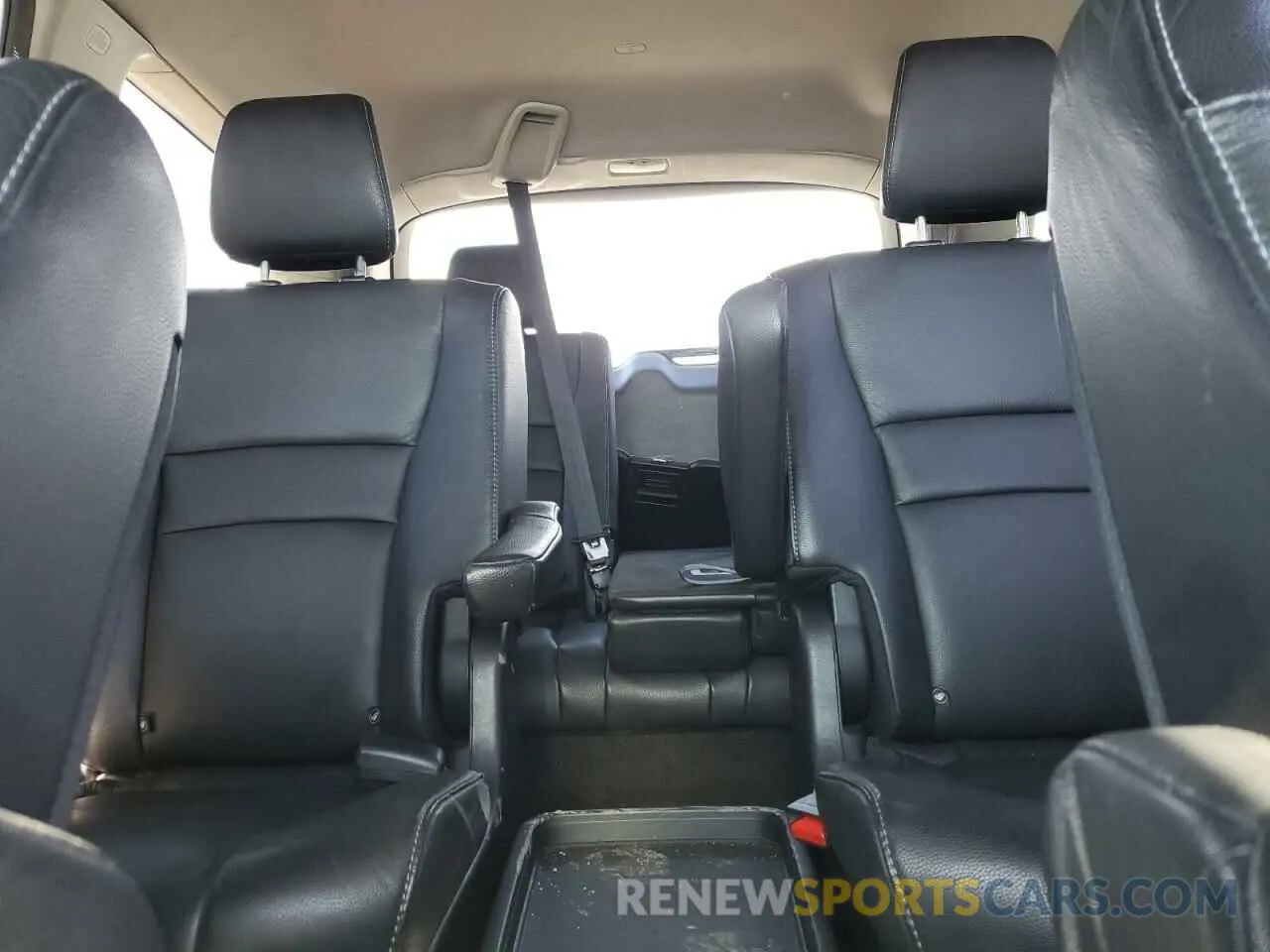 10 Photograph of a damaged car 5FNYF6H60MB003159 HONDA PILOT 2021
