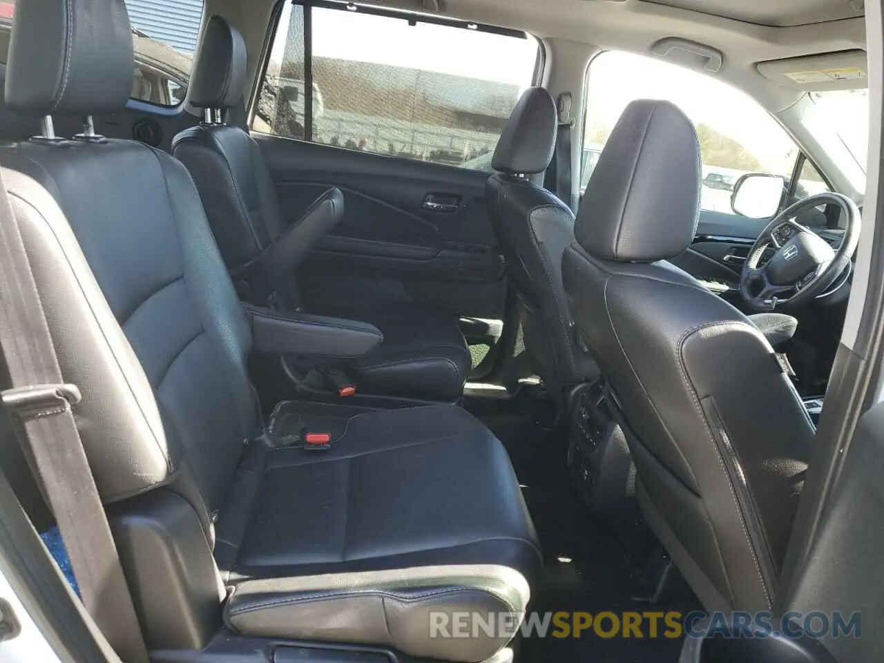 11 Photograph of a damaged car 5FNYF6H60MB003159 HONDA PILOT 2021