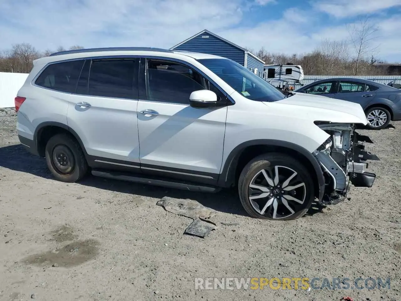 4 Photograph of a damaged car 5FNYF6H60MB003159 HONDA PILOT 2021
