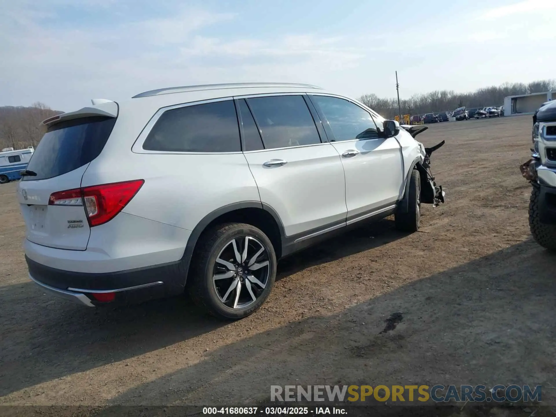 4 Photograph of a damaged car 5FNYF6H60MB037909 HONDA PILOT 2021