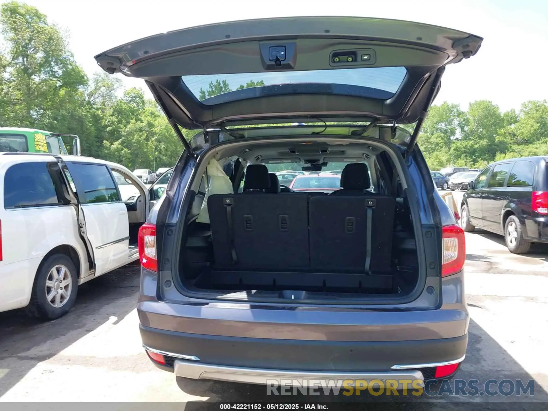 17 Photograph of a damaged car 5FNYF6H66MB081767 HONDA PILOT 2021