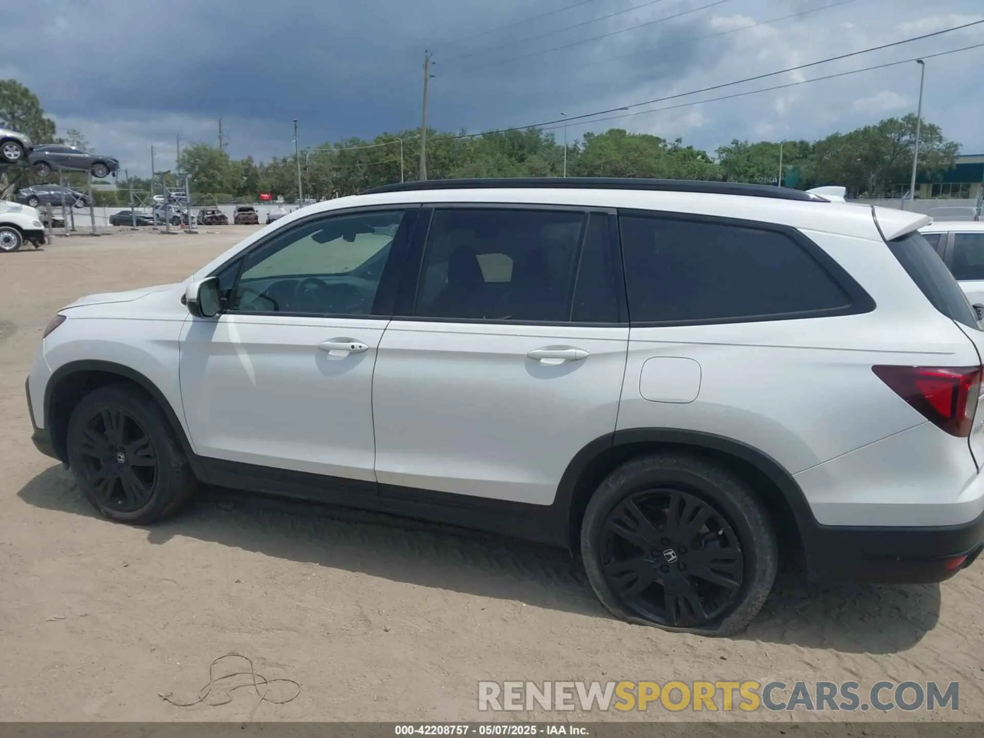 14 Photograph of a damaged car 5FNYF6H71MB036843 HONDA PILOT 2021