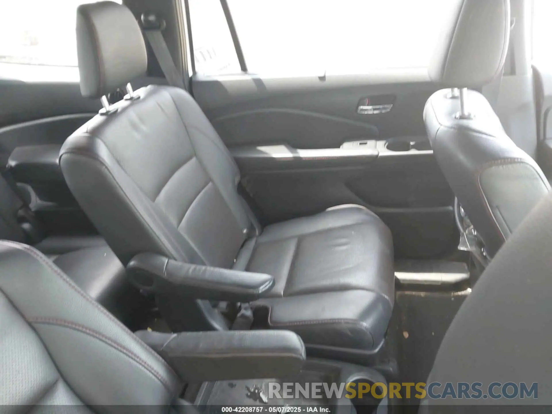 8 Photograph of a damaged car 5FNYF6H71MB036843 HONDA PILOT 2021
