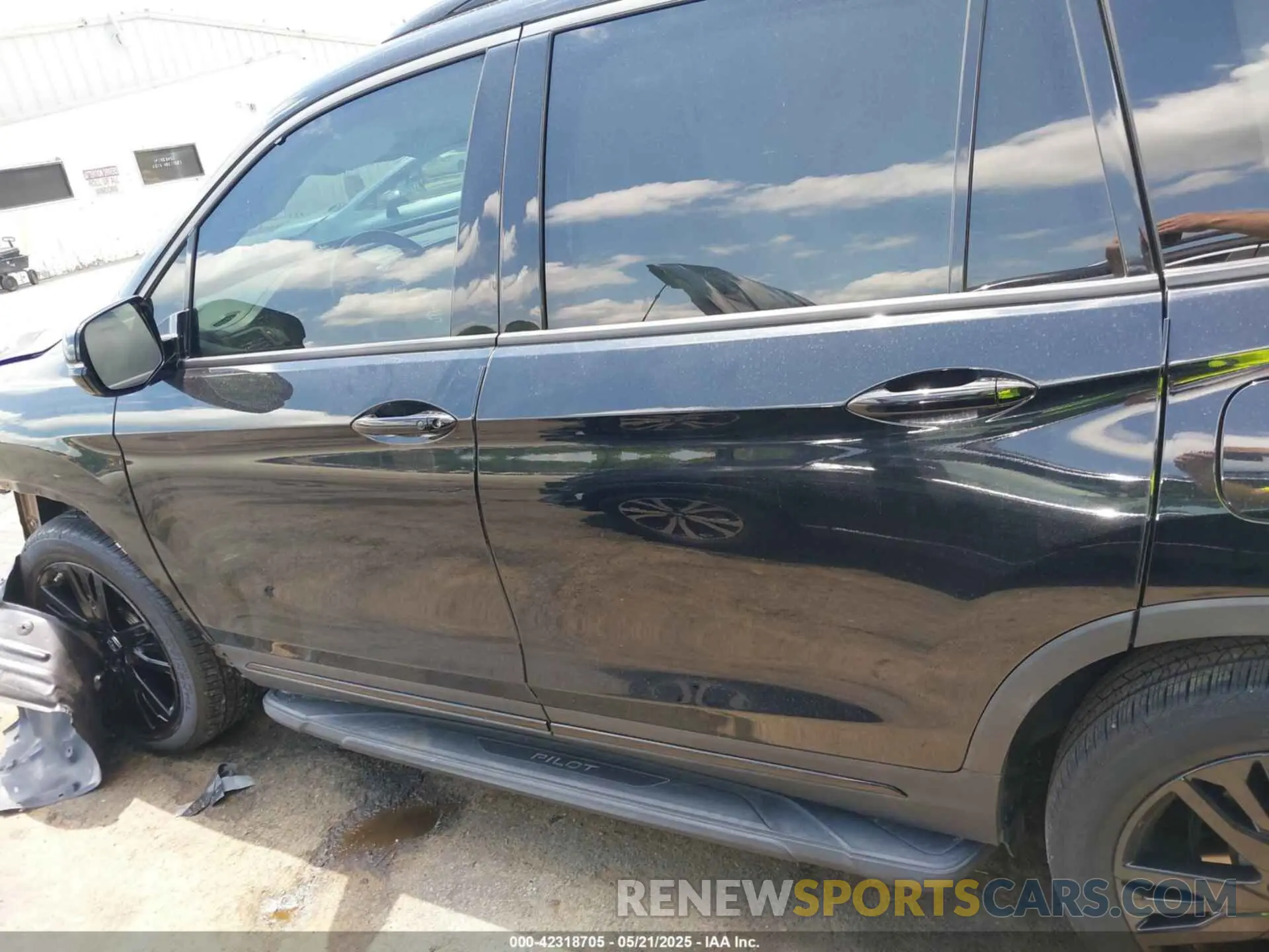 14 Photograph of a damaged car 5FNYF6H72MB057393 HONDA PILOT 2021
