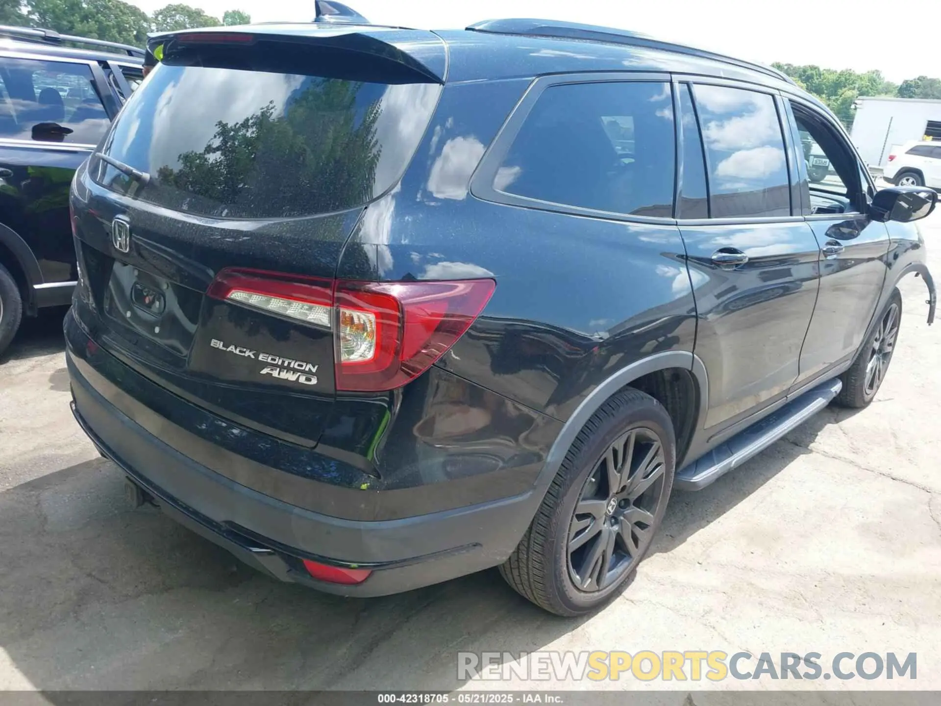 4 Photograph of a damaged car 5FNYF6H72MB057393 HONDA PILOT 2021