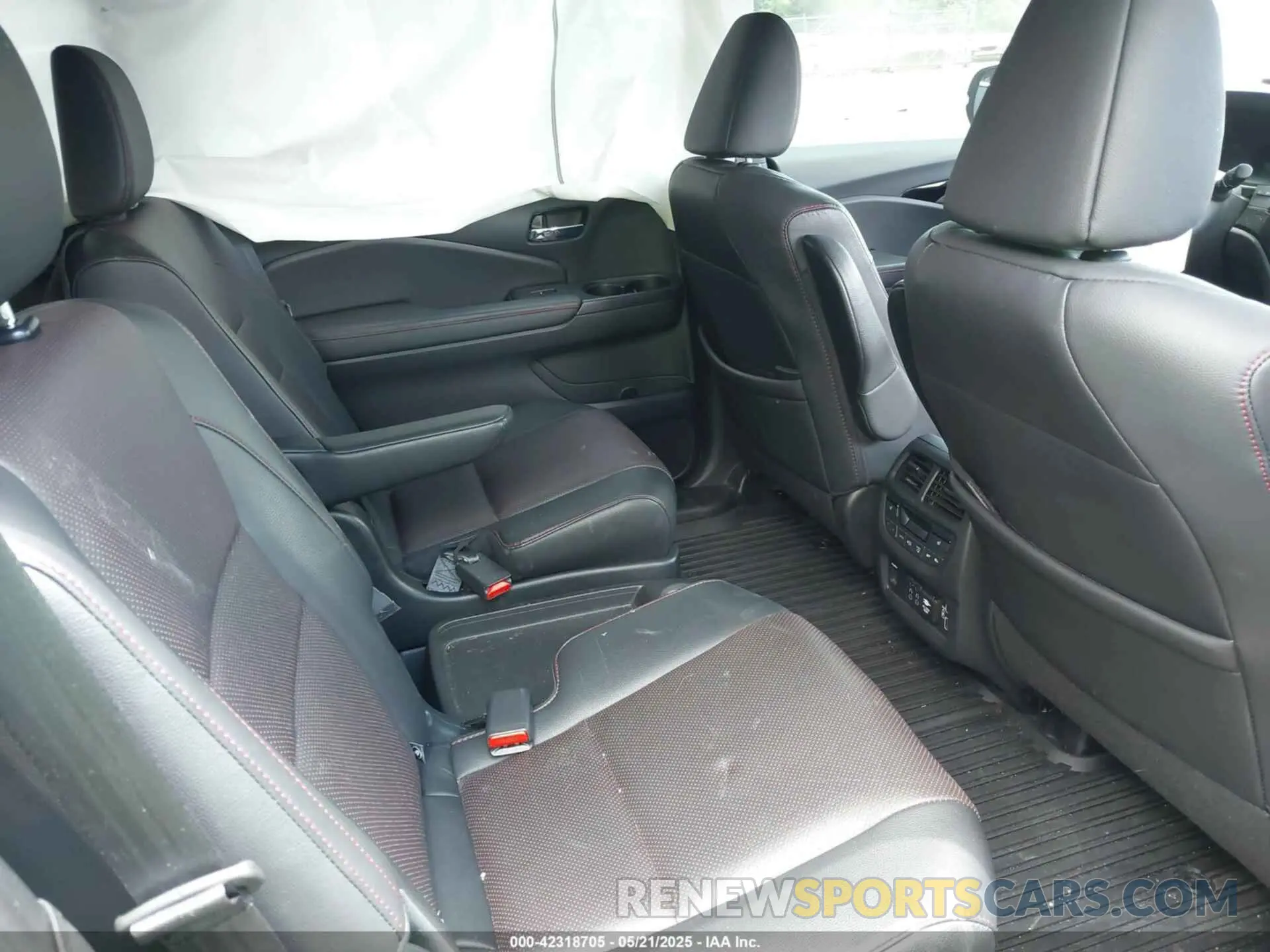 8 Photograph of a damaged car 5FNYF6H72MB057393 HONDA PILOT 2021