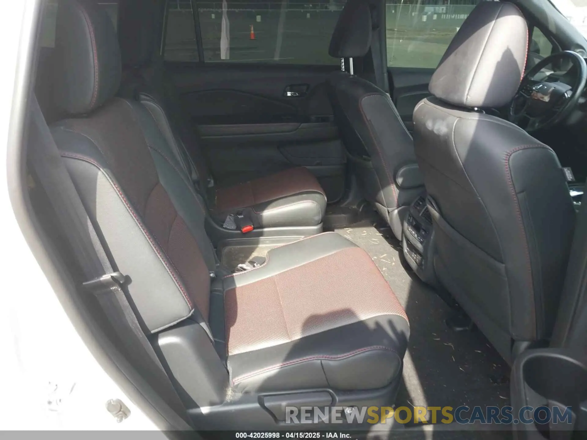 8 Photograph of a damaged car 5FNYF6H72MB067664 HONDA PILOT 2021