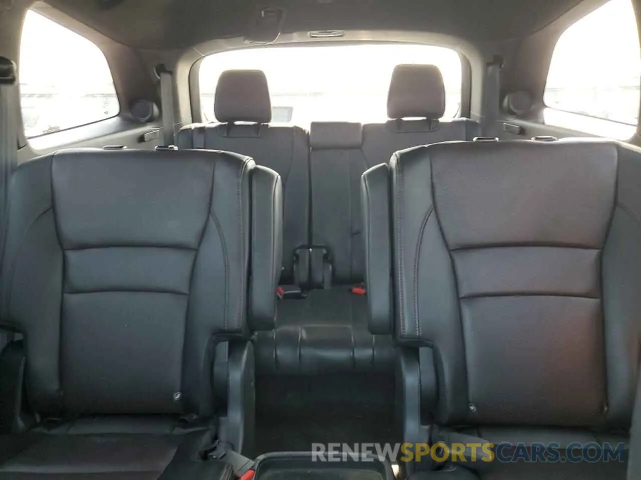 10 Photograph of a damaged car 5FNYF6H76MB002249 HONDA PILOT 2021