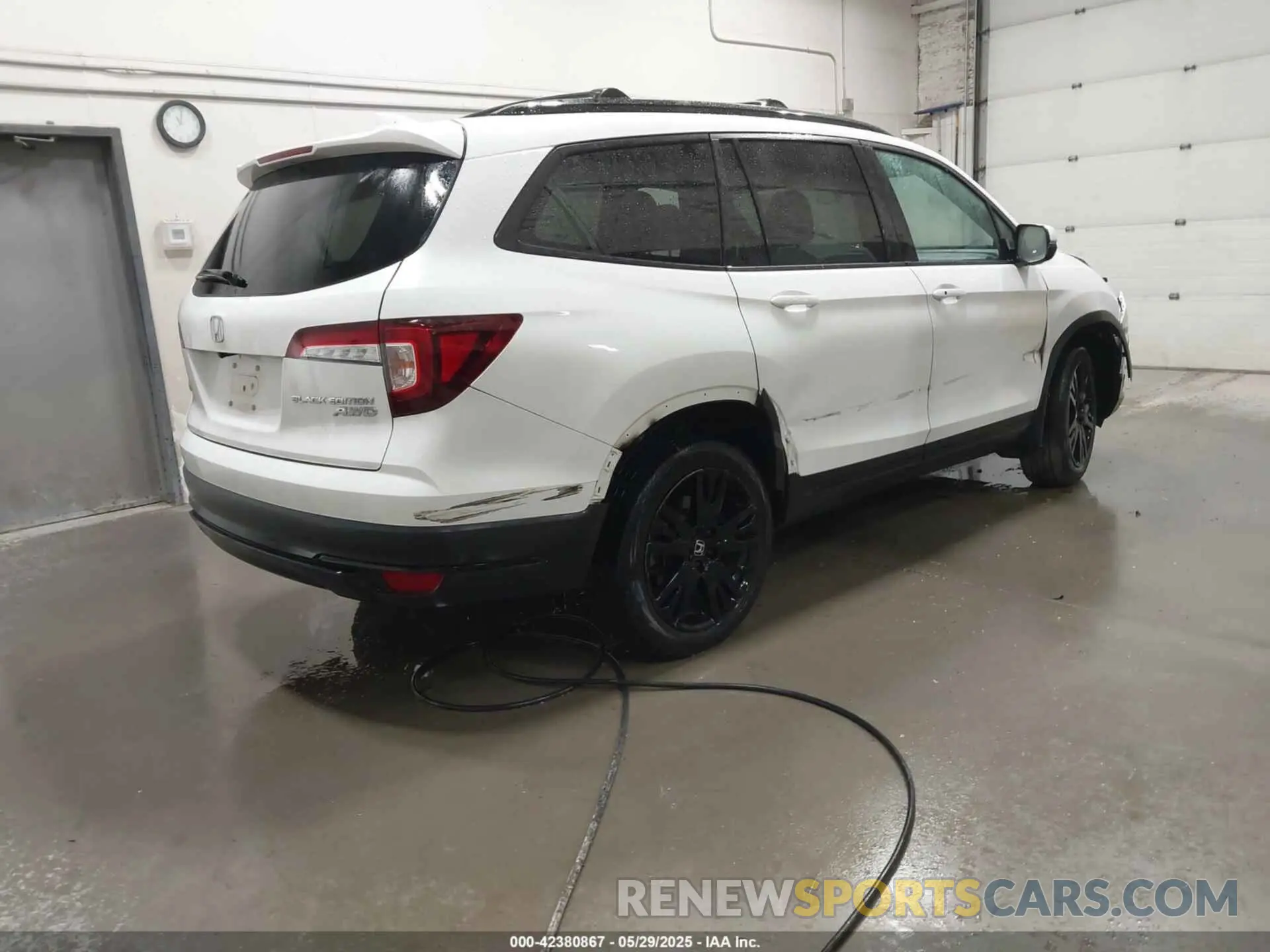 4 Photograph of a damaged car 5FNYF6H78MB035740 HONDA PILOT 2021