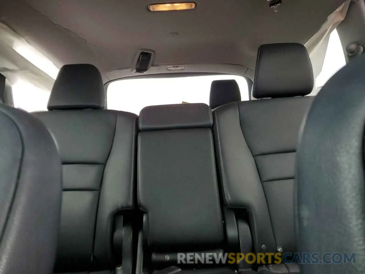 10 Photograph of a damaged car 5FNYF6H79MB504740 HONDA PILOT 2021