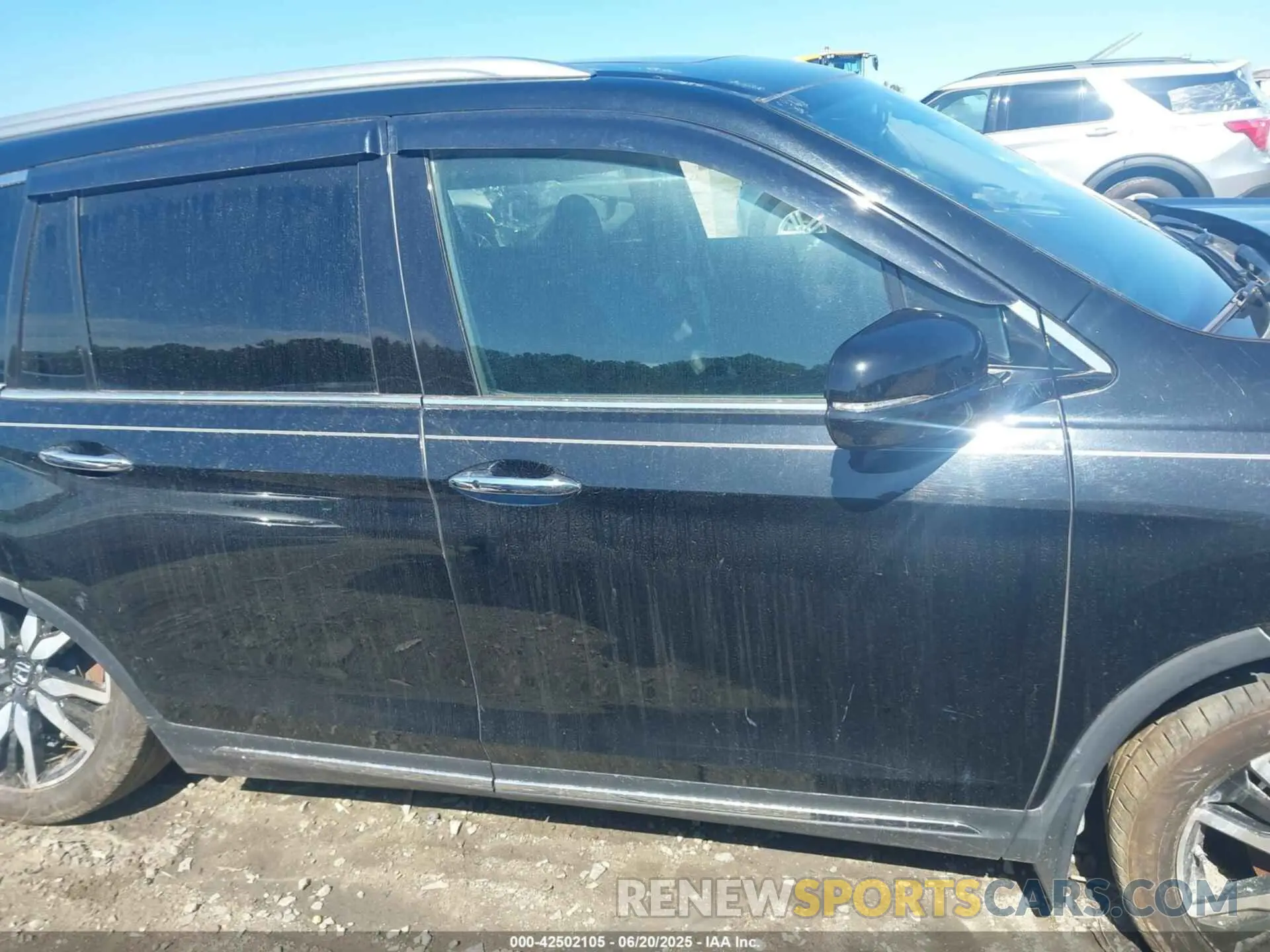 14 Photograph of a damaged car 5FNYF6H91MB003469 HONDA PILOT 2021