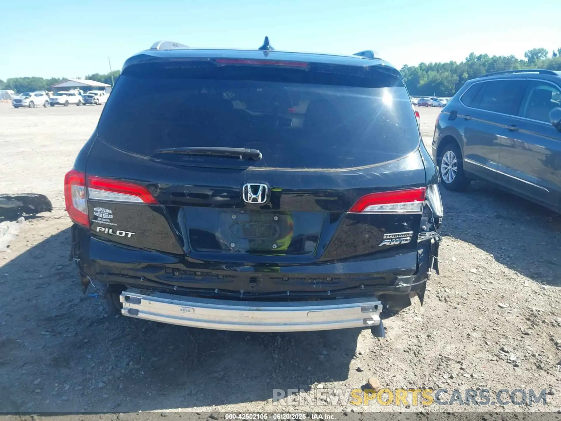17 Photograph of a damaged car 5FNYF6H91MB003469 HONDA PILOT 2021