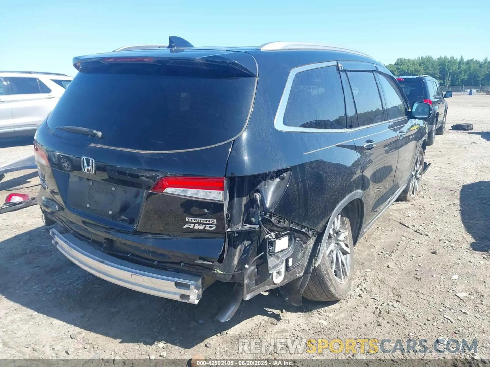 18 Photograph of a damaged car 5FNYF6H91MB003469 HONDA PILOT 2021