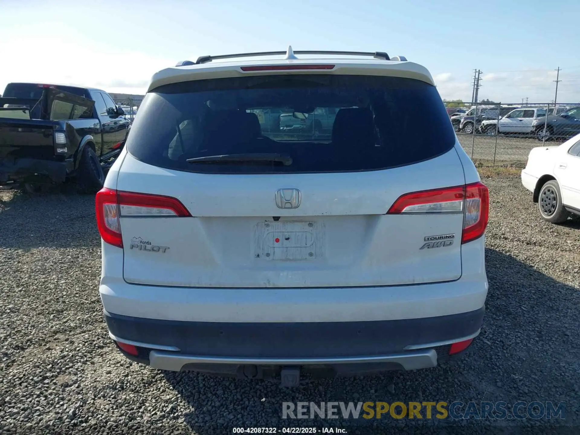 16 Photograph of a damaged car 5FNYF6H92MB031782 HONDA PILOT 2021