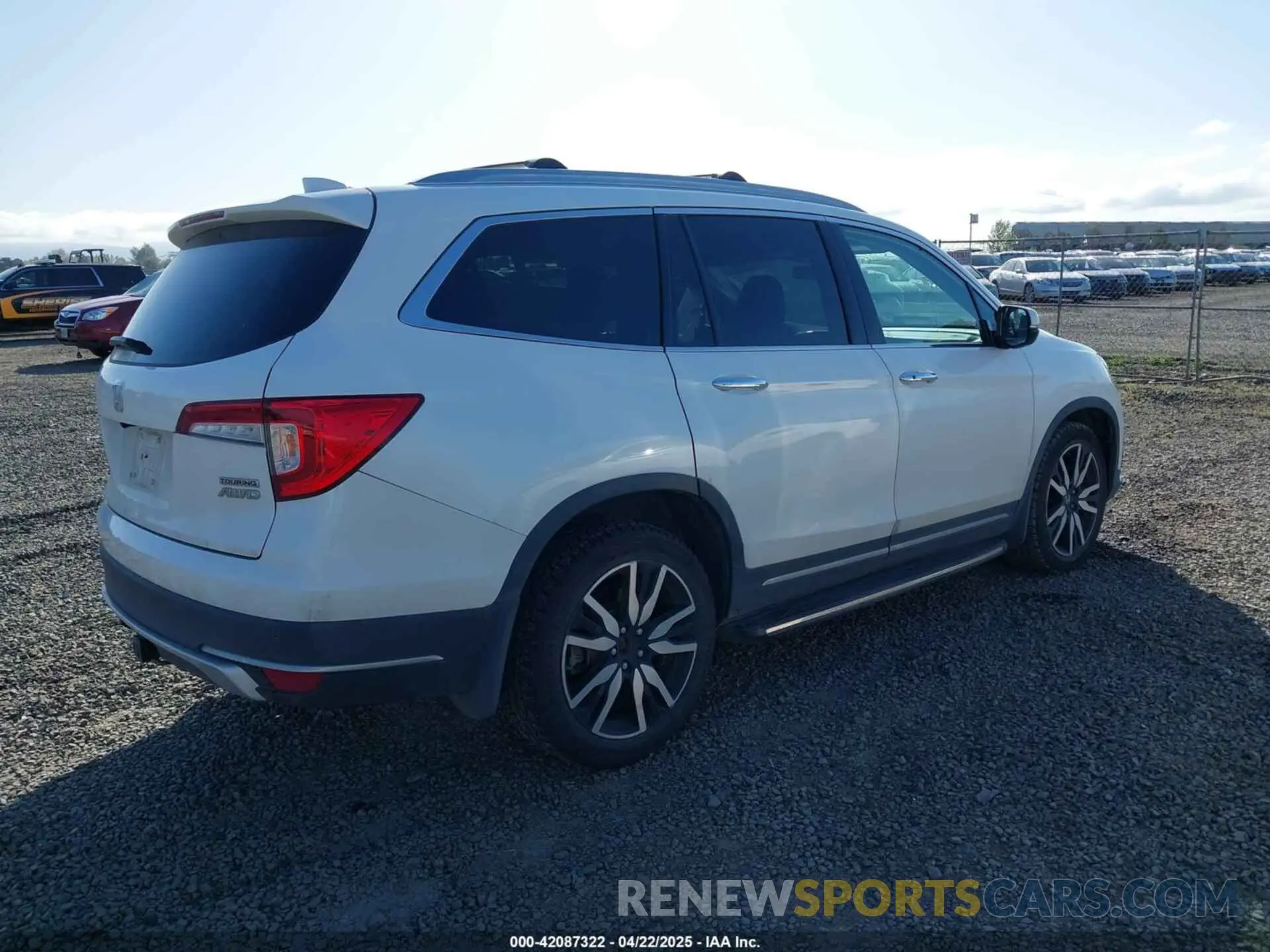 4 Photograph of a damaged car 5FNYF6H92MB031782 HONDA PILOT 2021