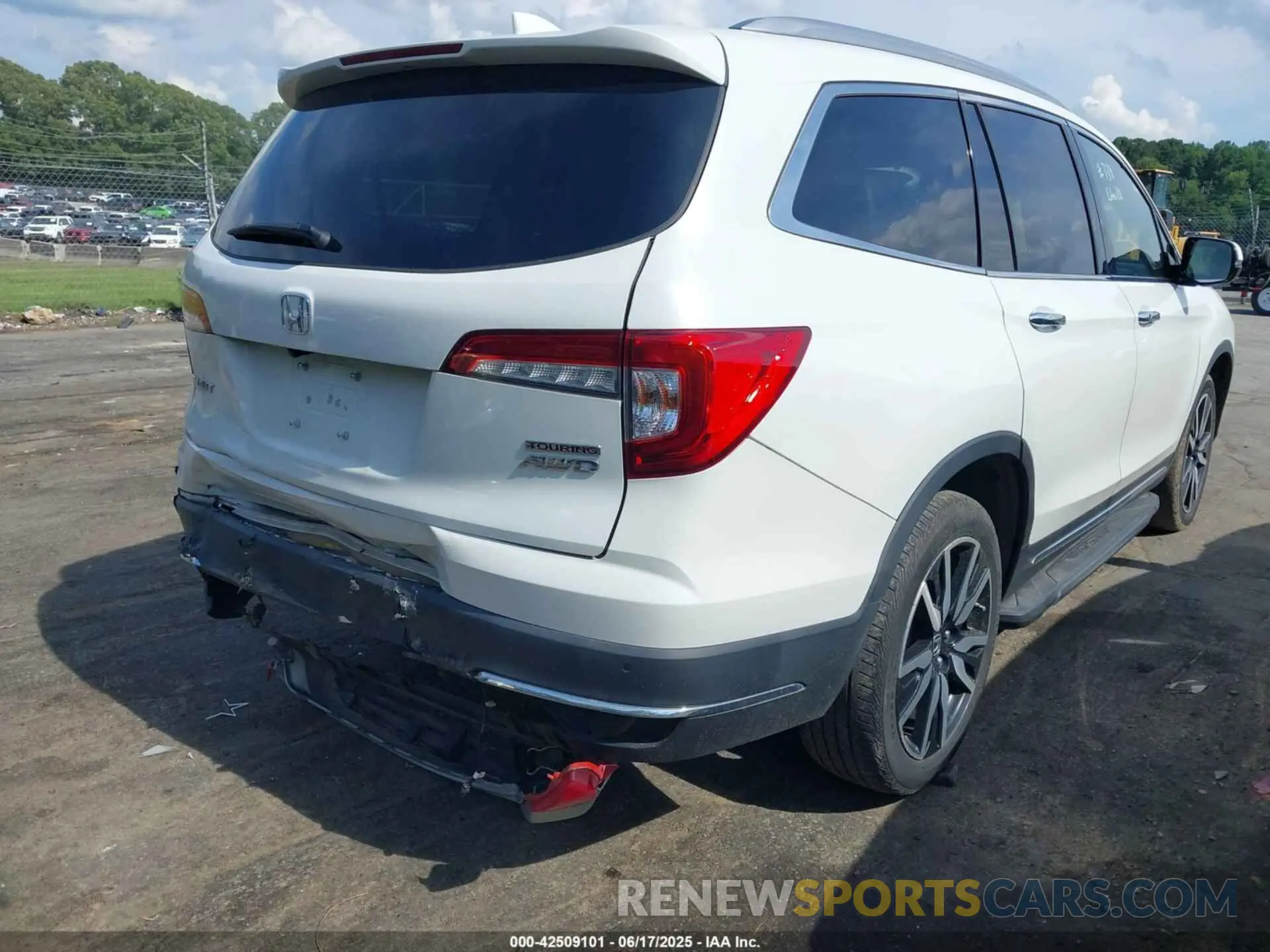 4 Photograph of a damaged car 5FNYF6H95MB091006 HONDA PILOT 2021